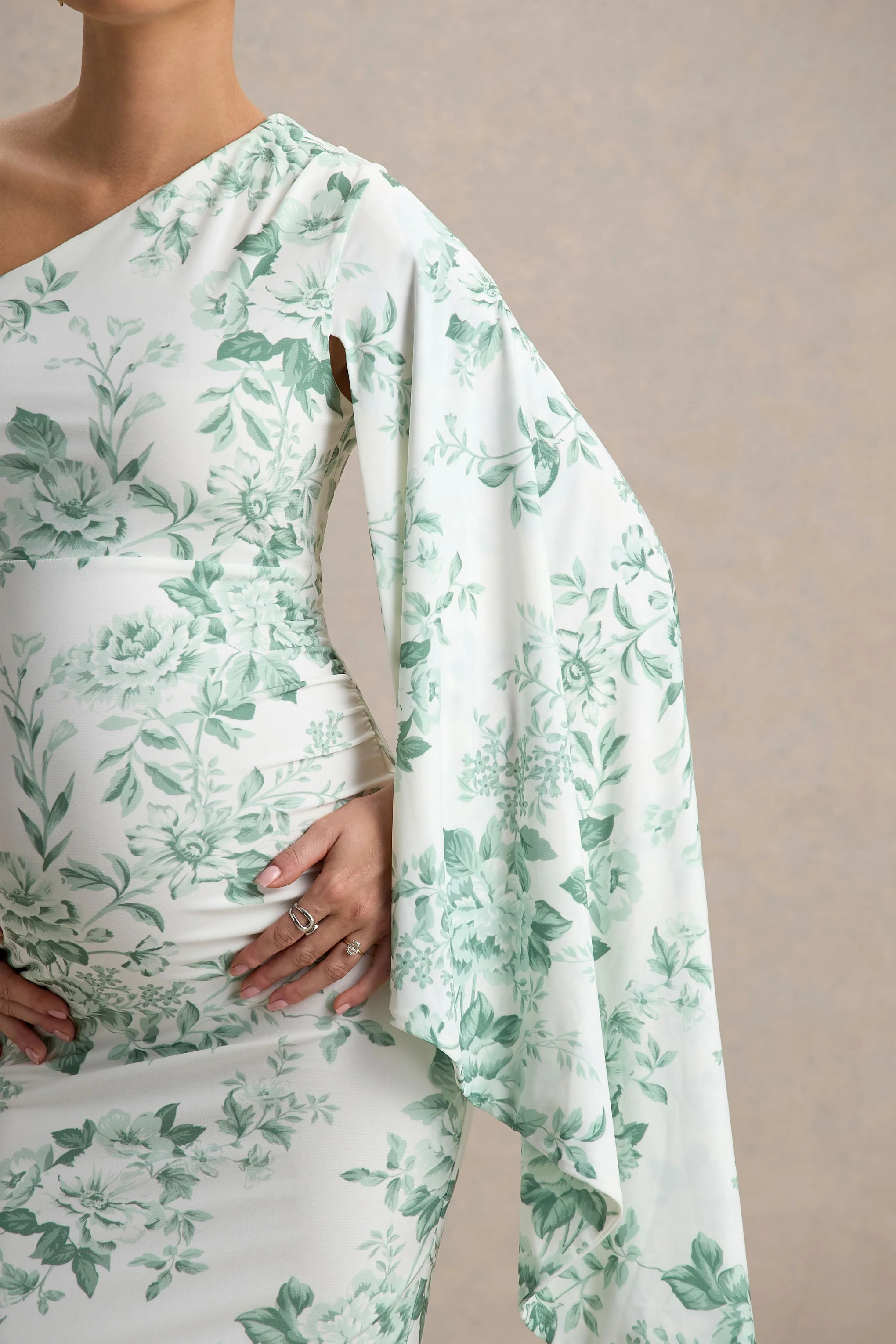 Aliana | Groene Porseleinen Print Asymmetrische Zwangerschaps Maxi jurk Met Gerimpeld Details - Image 3