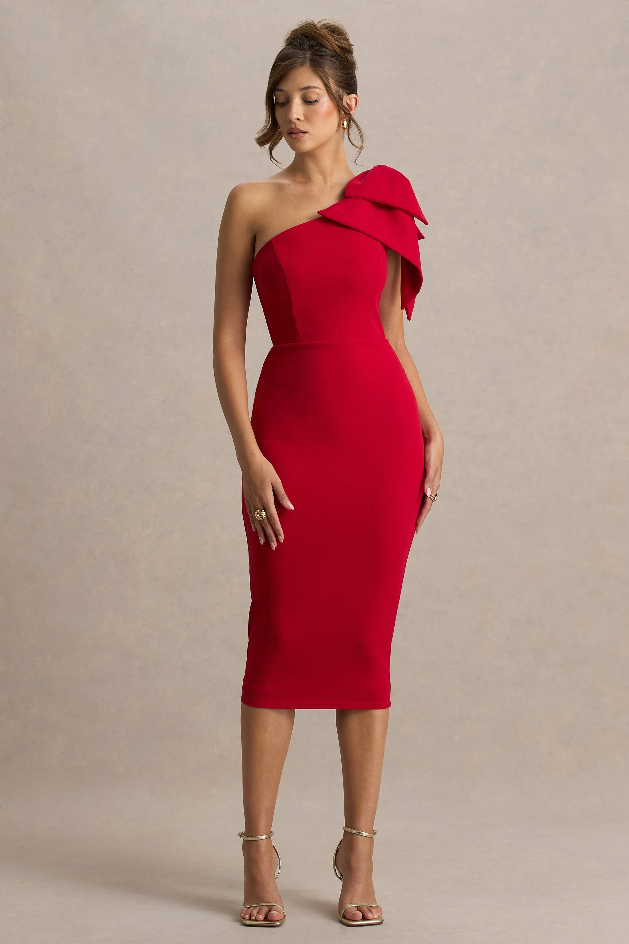 Ambretta | Rode Midi Jurk Met Blote Schouder En Strik Detail - Image 5