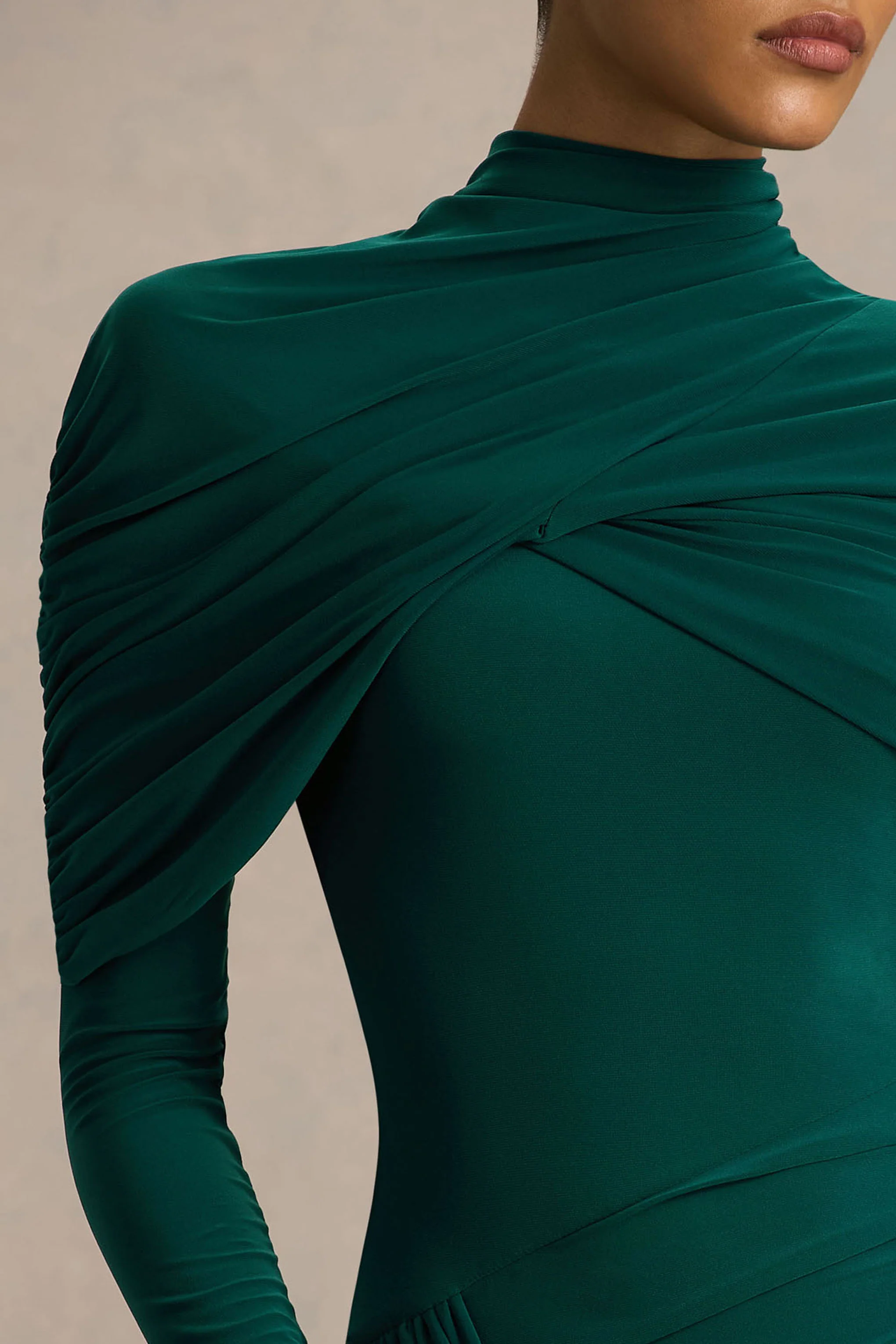 Aneira | Flessengroene Hoge Hals Maxi Jurk Met Cape Mouwen - Image 3