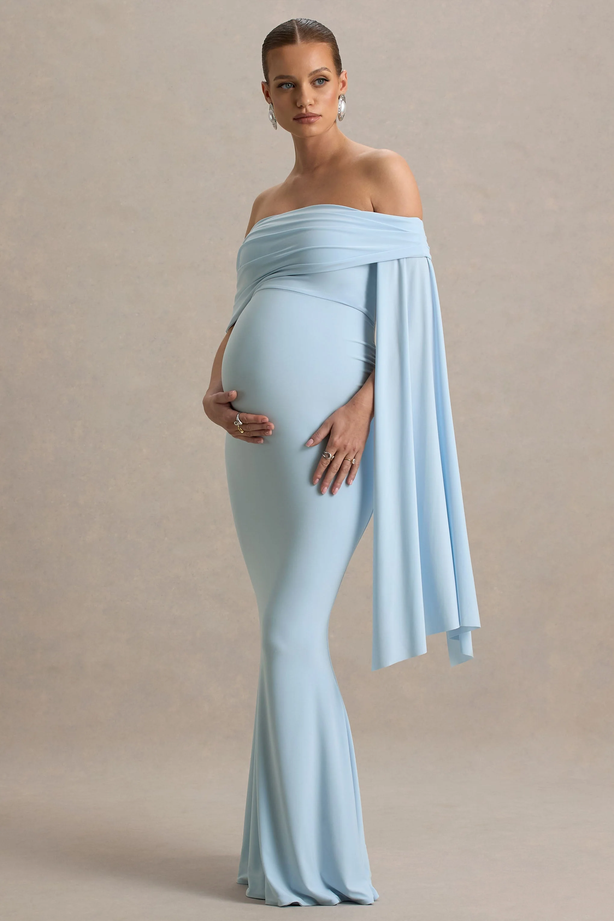 Aquila | Poederblauwe Bardot Zwangerschaps Maxi Jurk Met Draperende Mouw - Image 4