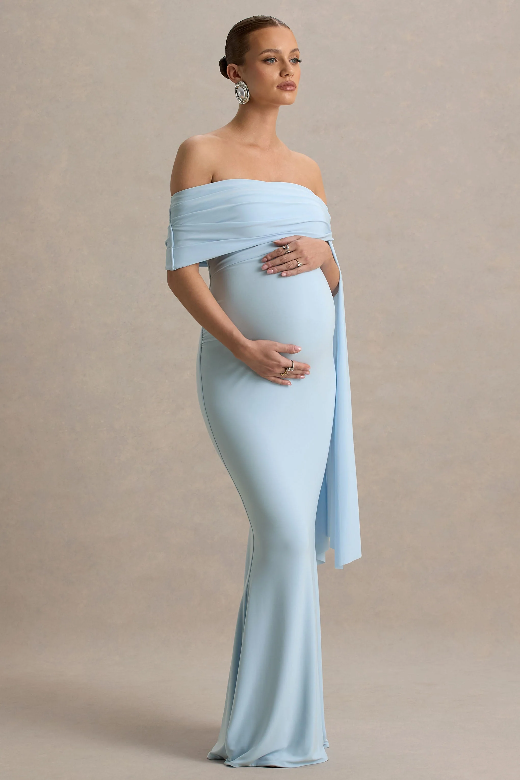 Aquila | Poederblauwe Bardot Zwangerschaps Maxi Jurk Met Draperende Mouw - Image 5