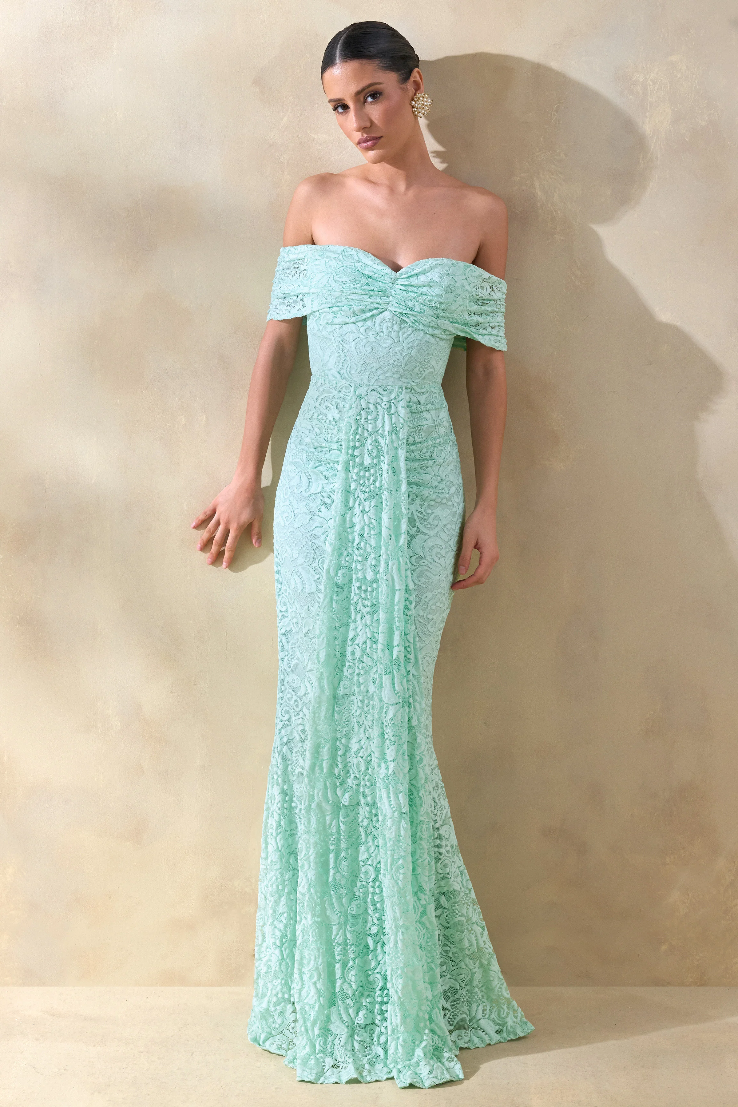Aries | Mintgroene Kanten Maxi Jurk met Bardot Halslijn en Gerimpelde Details - Image 4