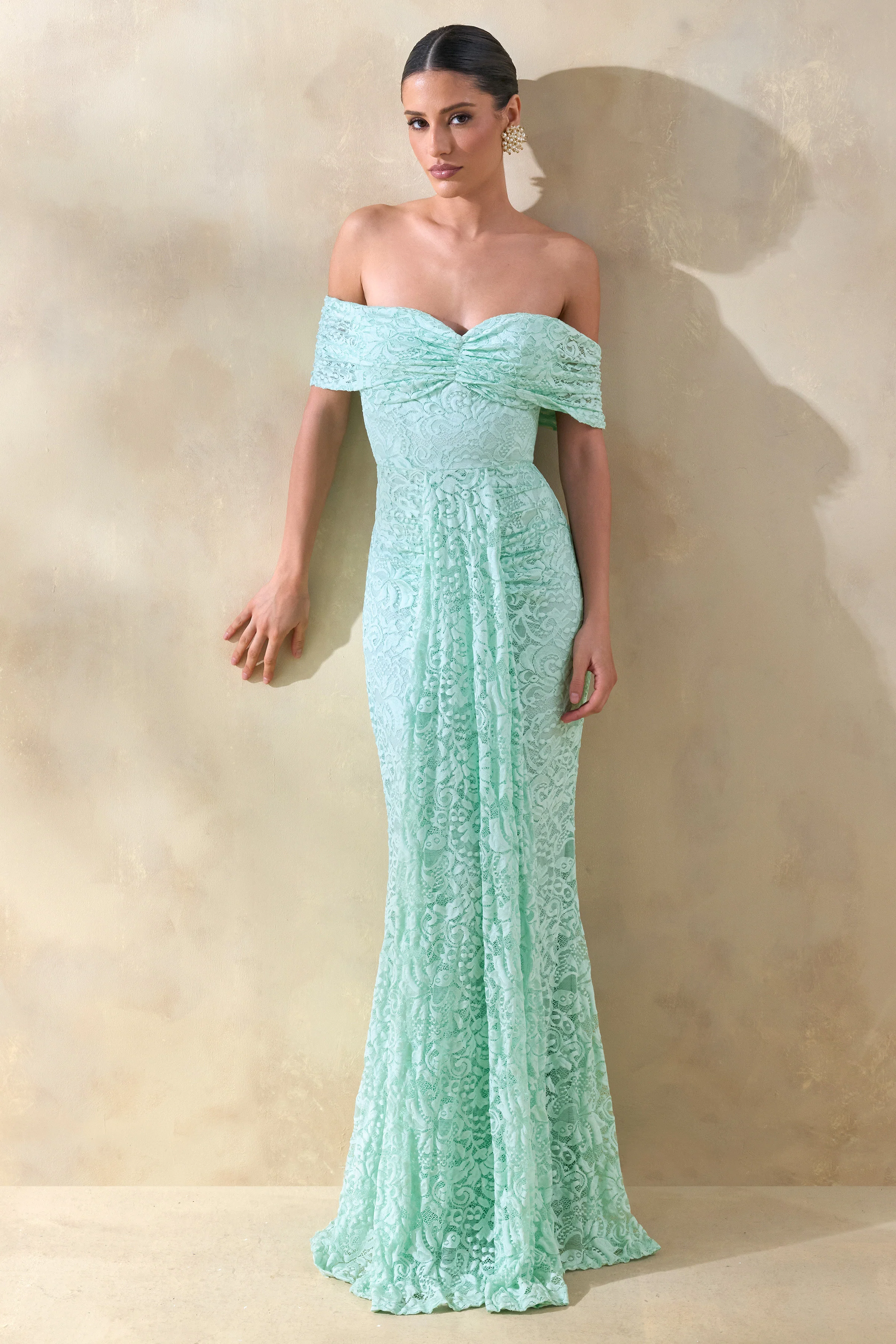 Aries | Mintgroene Kanten Maxi Jurk met Bardot Halslijn en Gerimpelde Details - Image 5