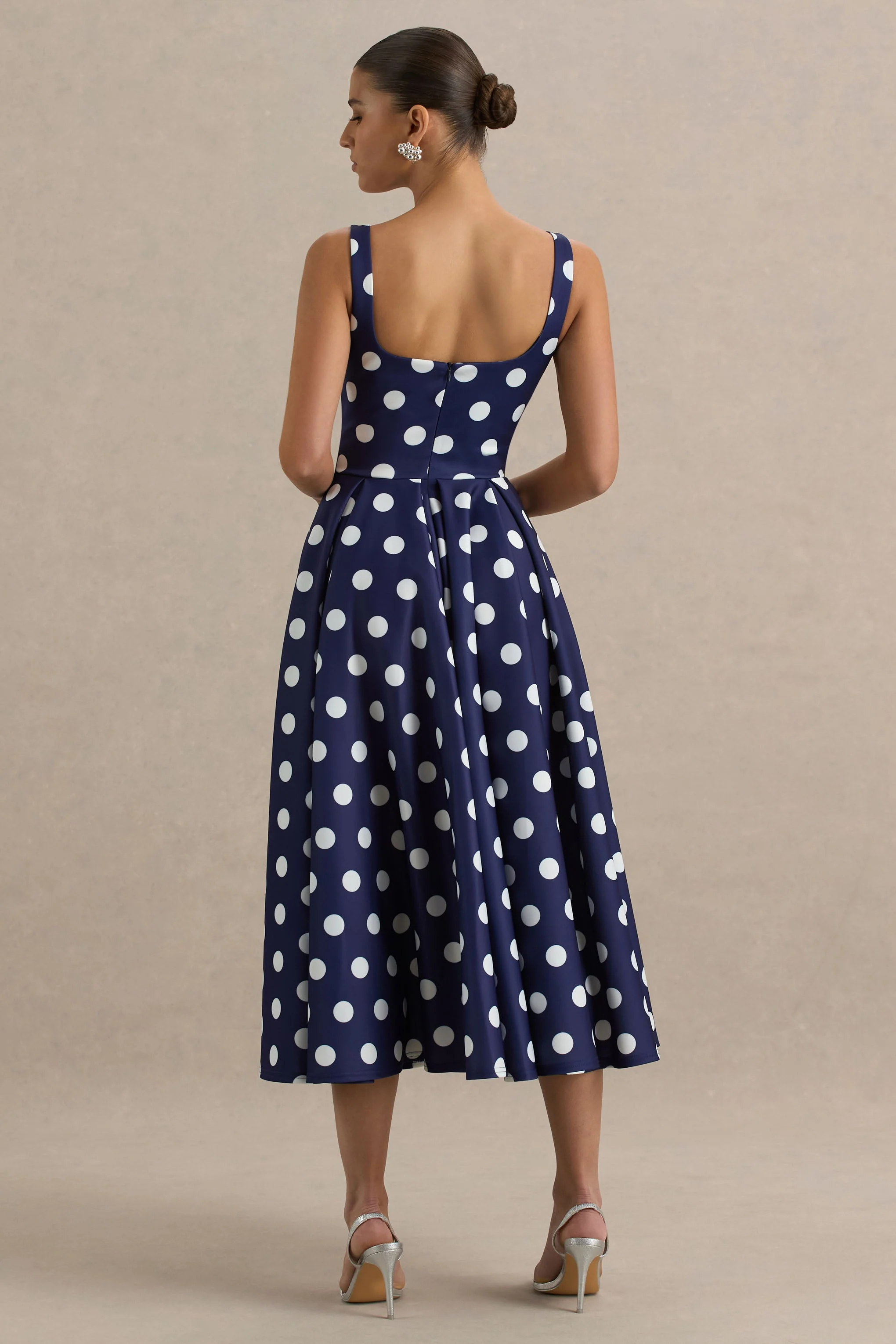 Berta | Marineblauwe En Witte Stippen Print Vierkante Hals Midi Jurk - Image 3