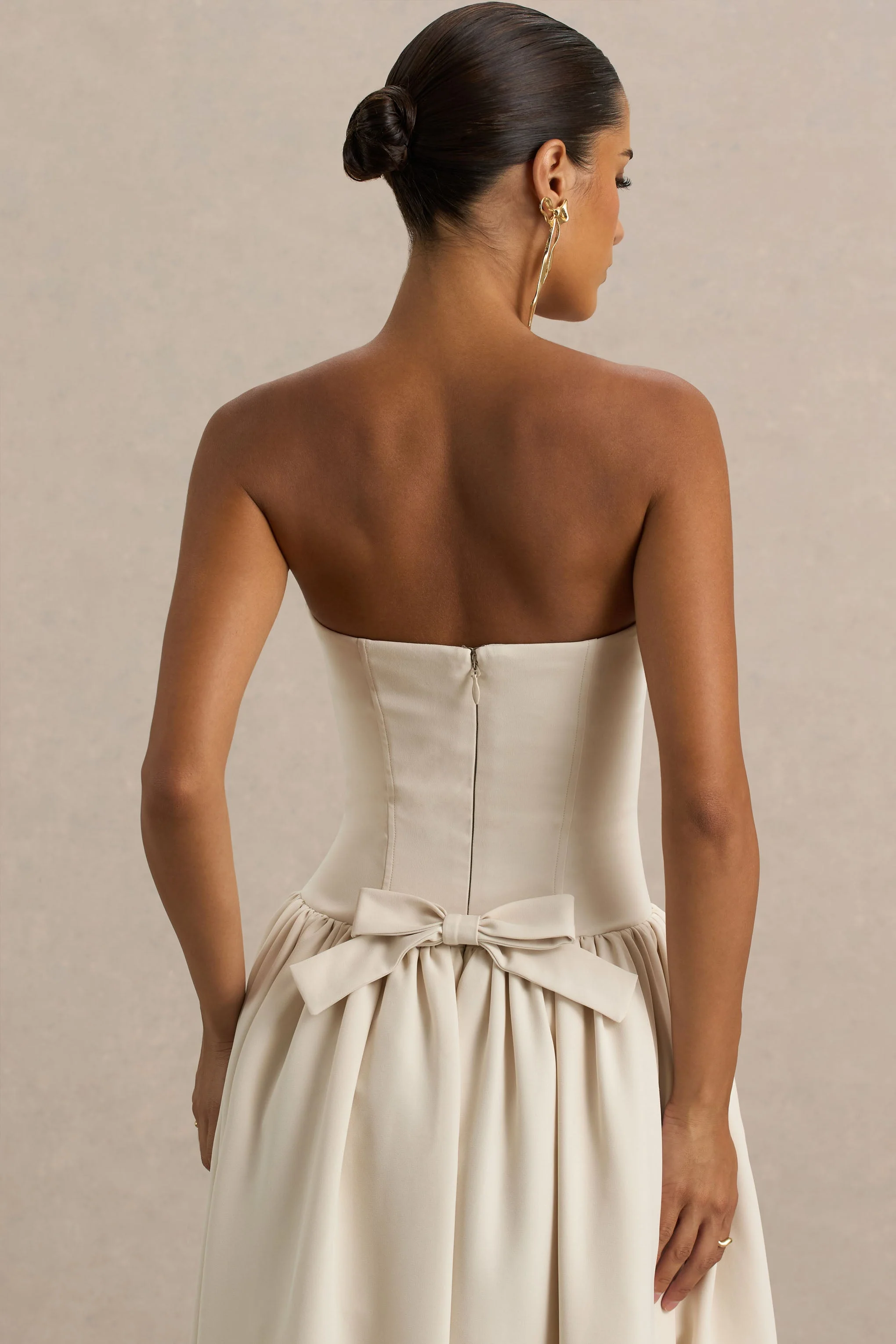 Candice | Crème Bandeau Volumineuze Midi Jurk Met Strik Detail Op Rug - Image 5