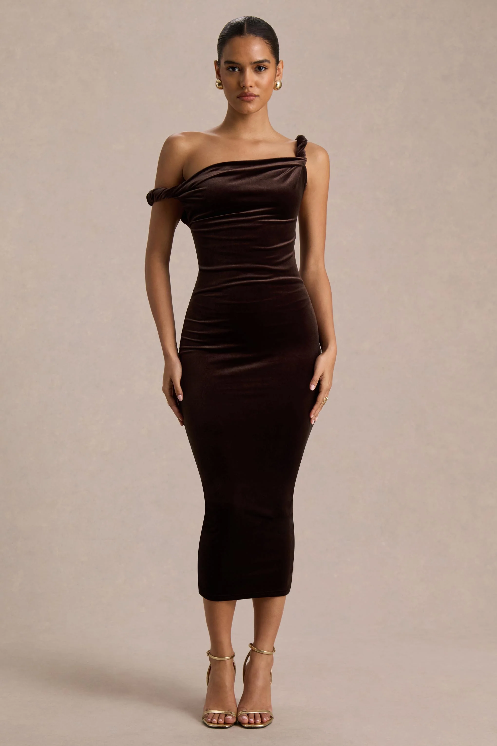 Carella | Bruine Fluwelen Gedraaide Asymmetrische Midi Jurk - Image 5