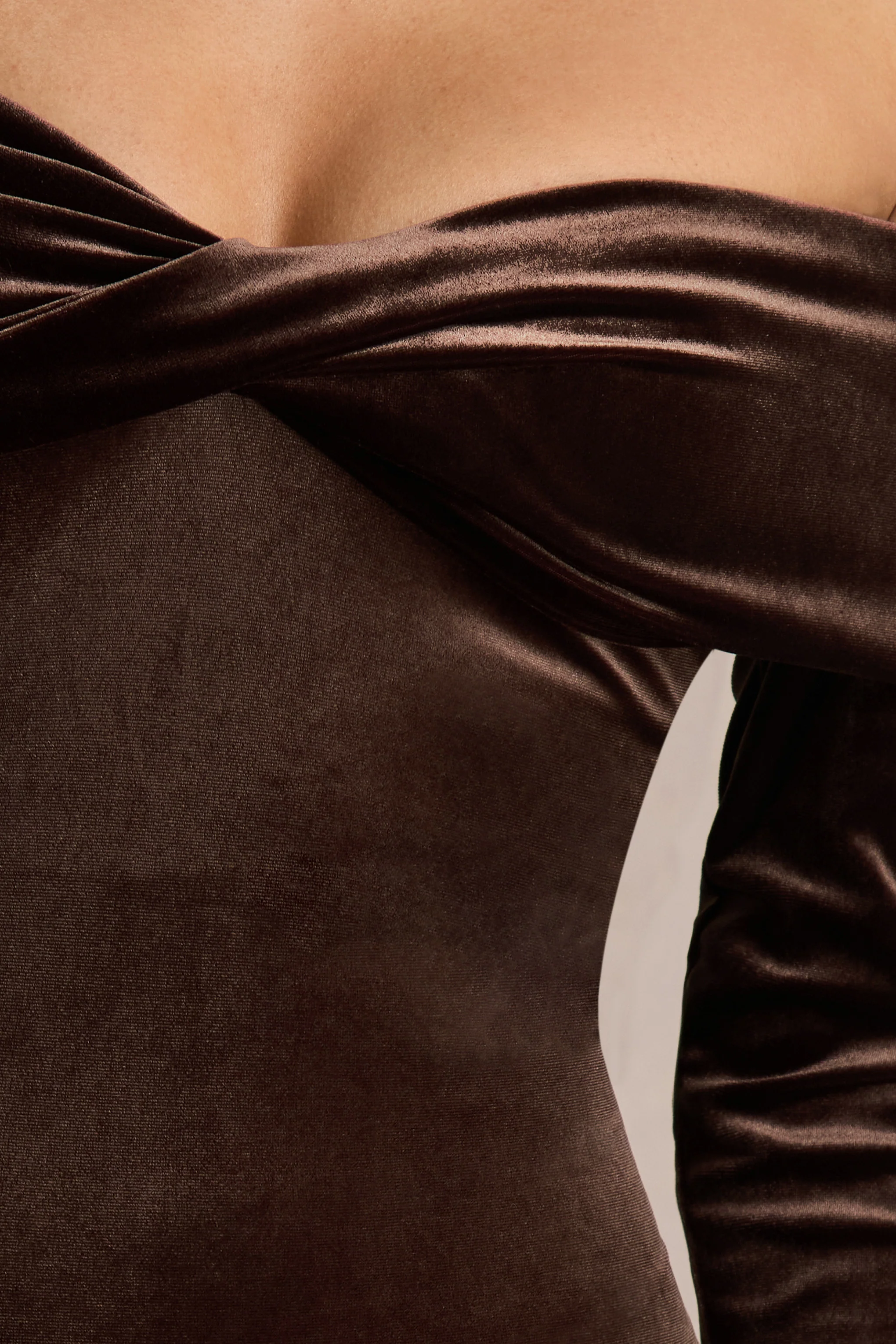 Compliment | Bruine Fluwelen Bardot Midi Jurk - Image 5