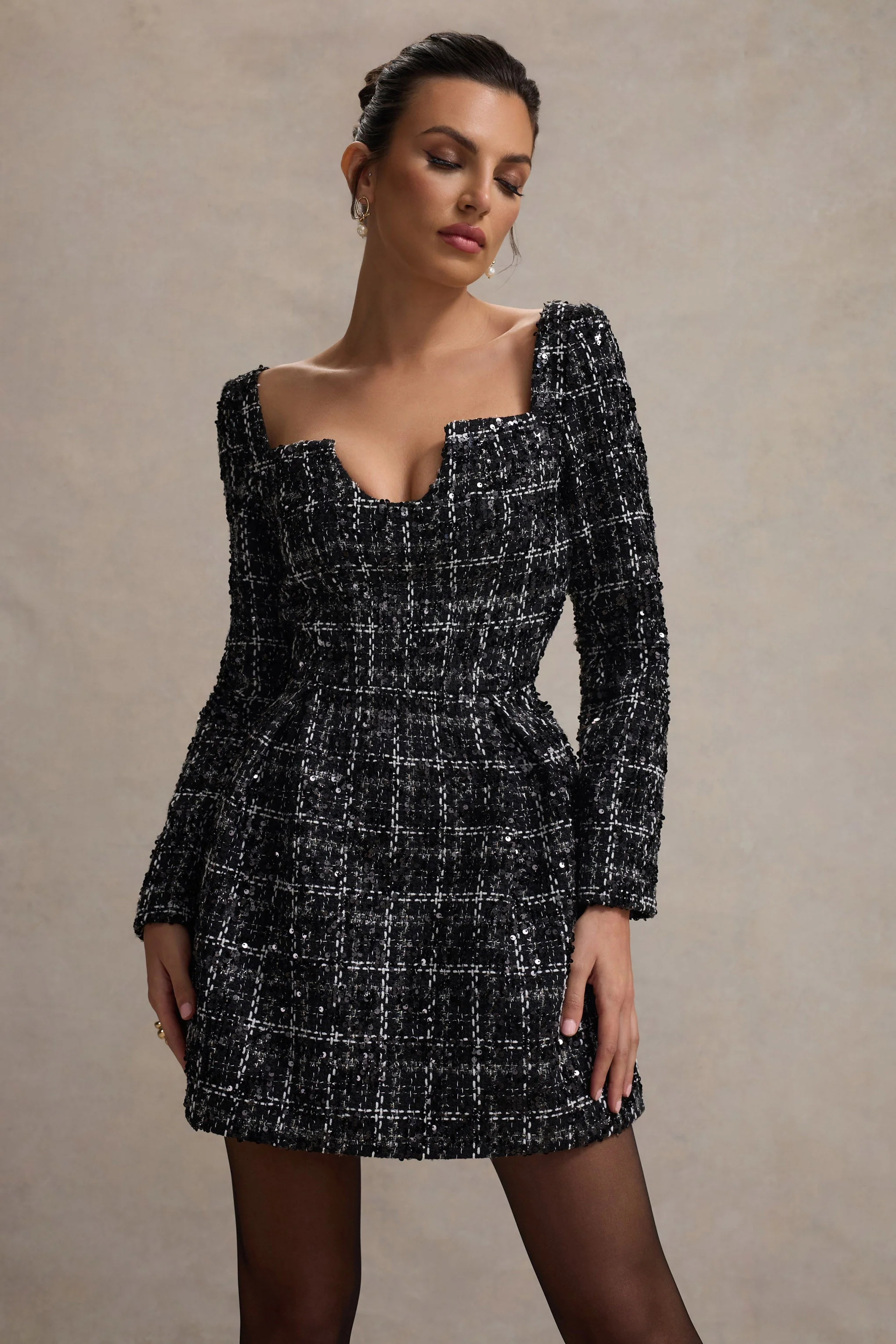 Contessa | Zwarte Boucle Mini Jurk Met Lange Mouwen - Image 4