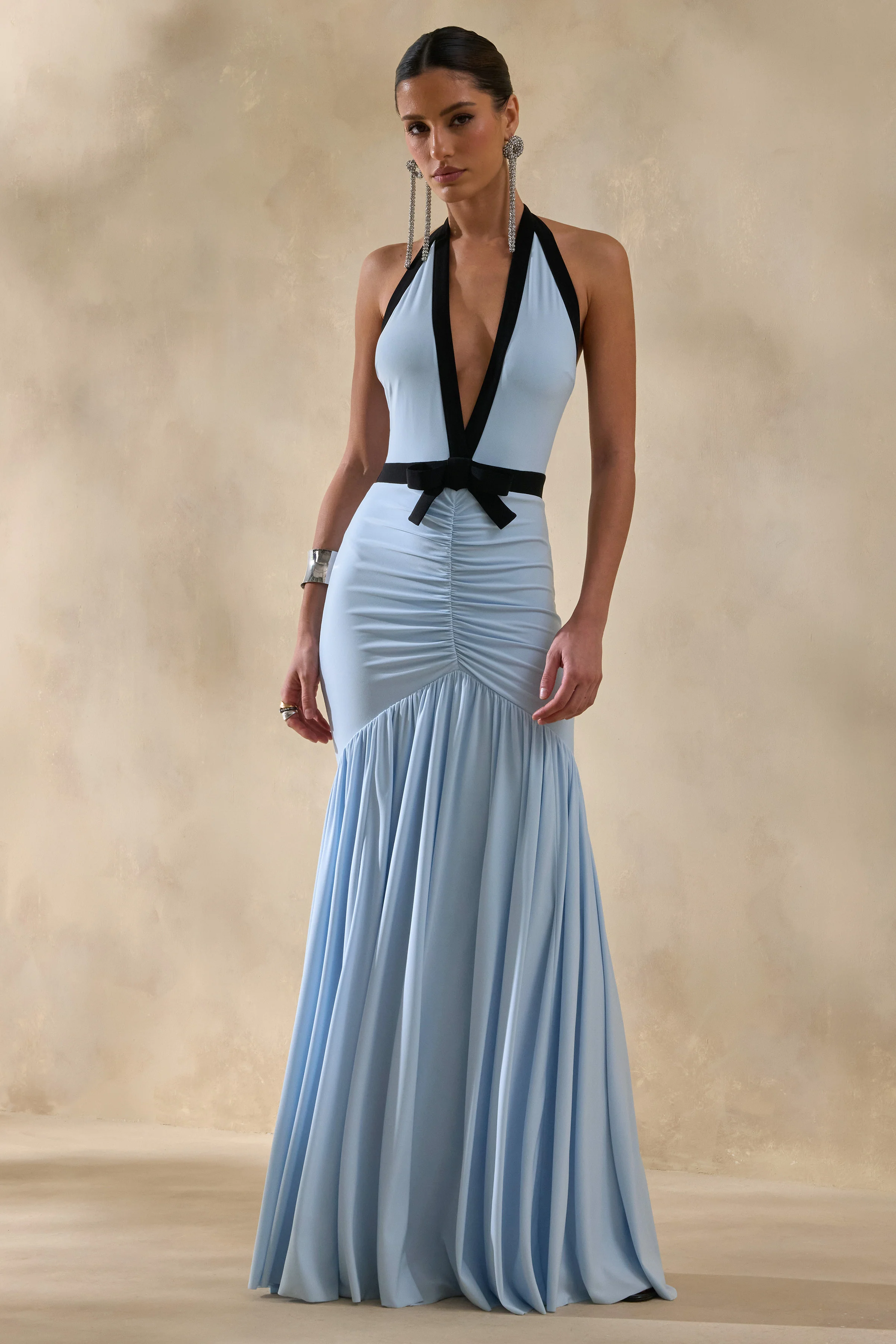 Cosmina | Lichtblauwe Diepe V-Hals Maxi Jurk Met Strik Detail
