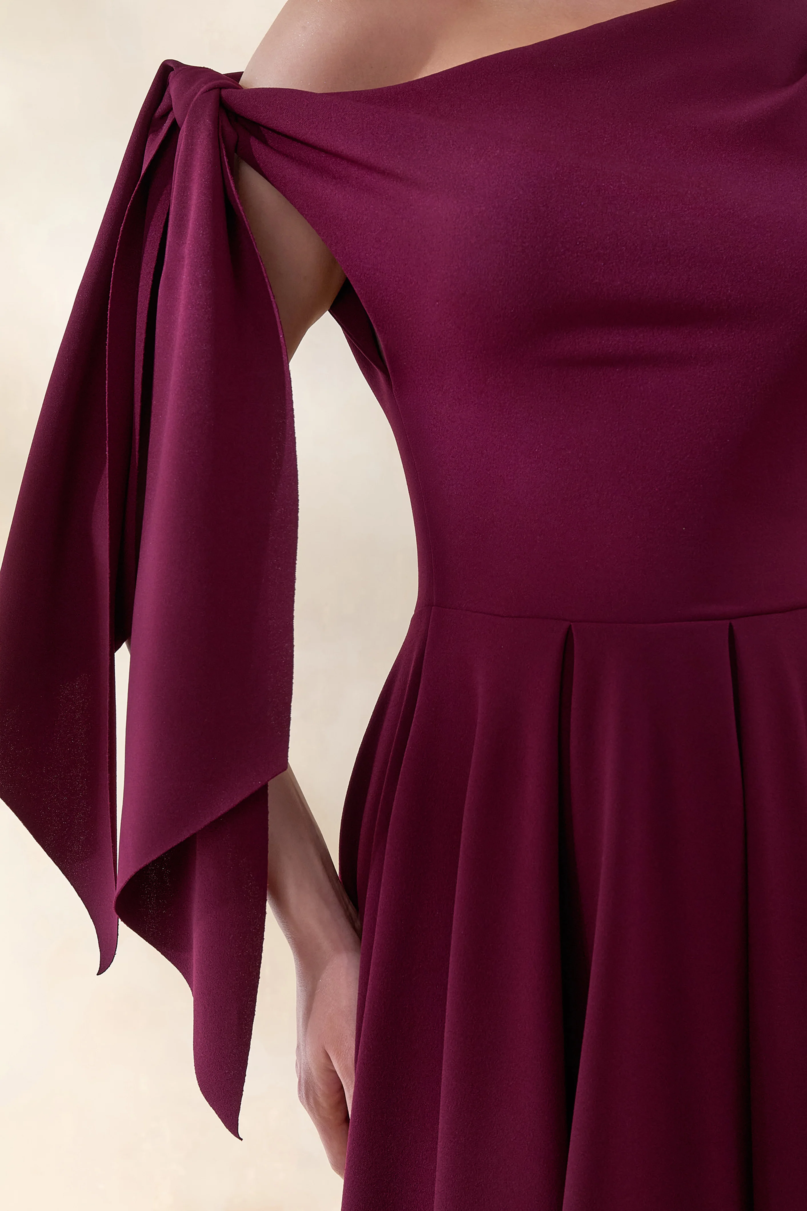 Daring | Bessenrode Asymmetrische Hals Midi Jurk met Knoopdetail - Image 3