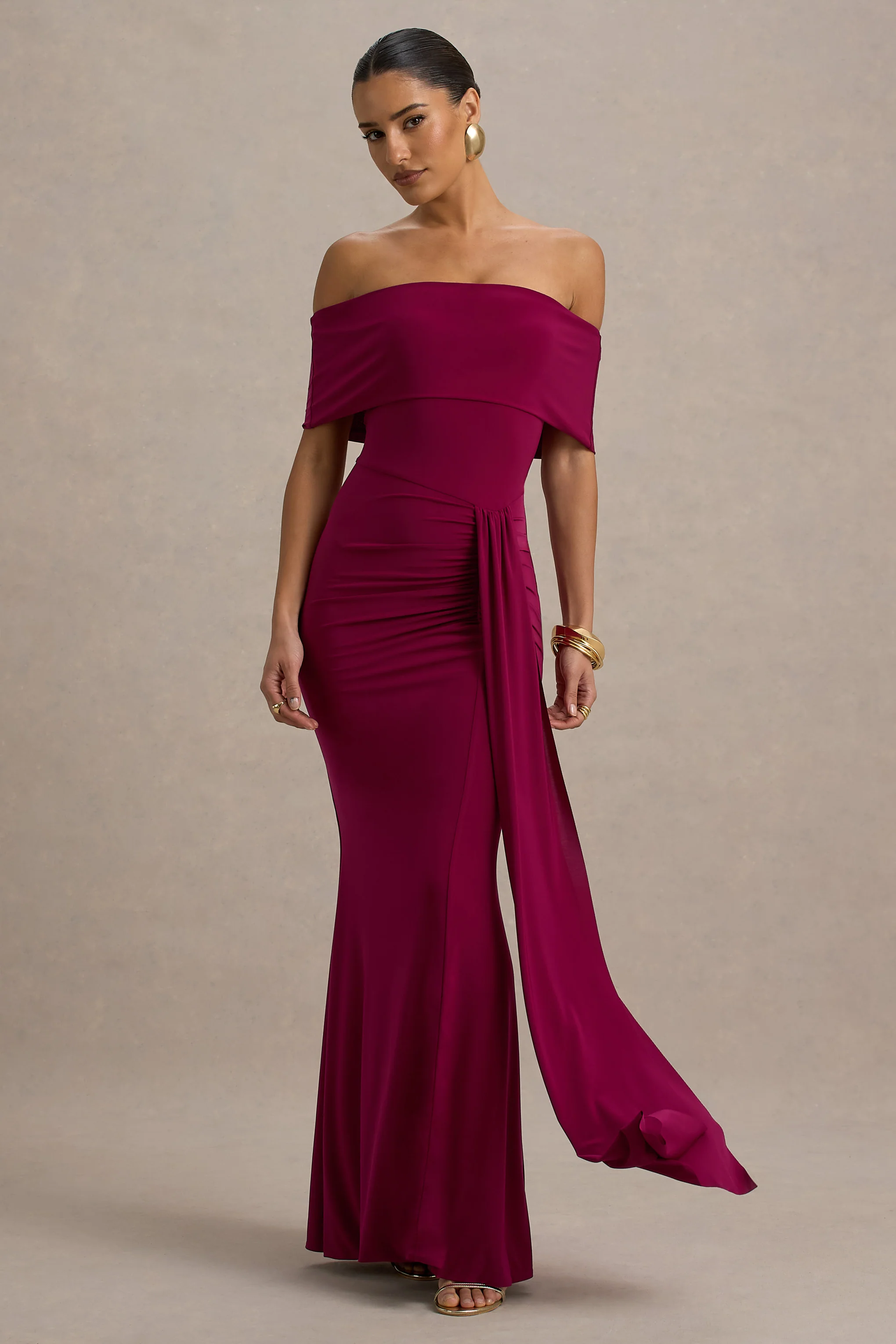 Delma | Bordeaux Bardot Maxi Jurk Met Draperend Detail - Image 3
