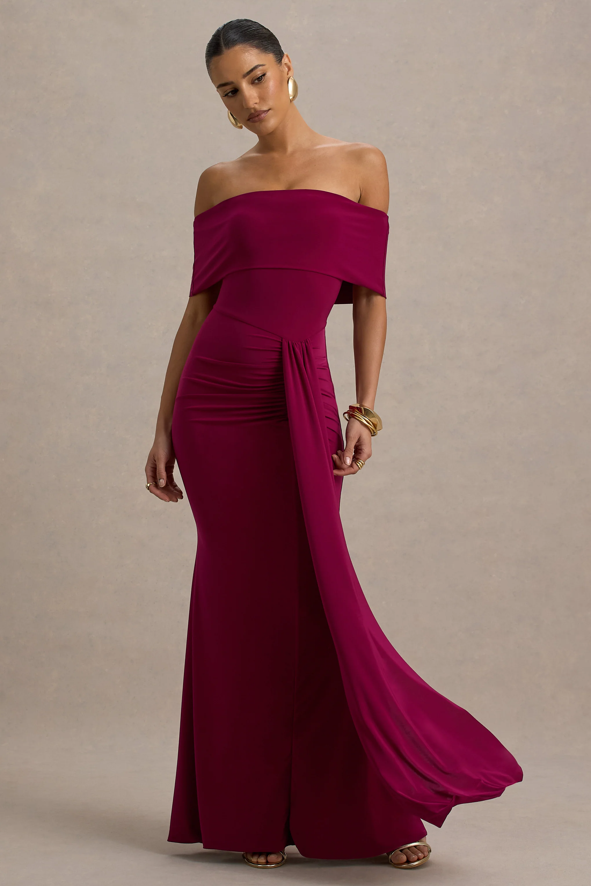 Delma | Bordeaux Bardot Maxi Jurk Met Draperend Detail - Image 5