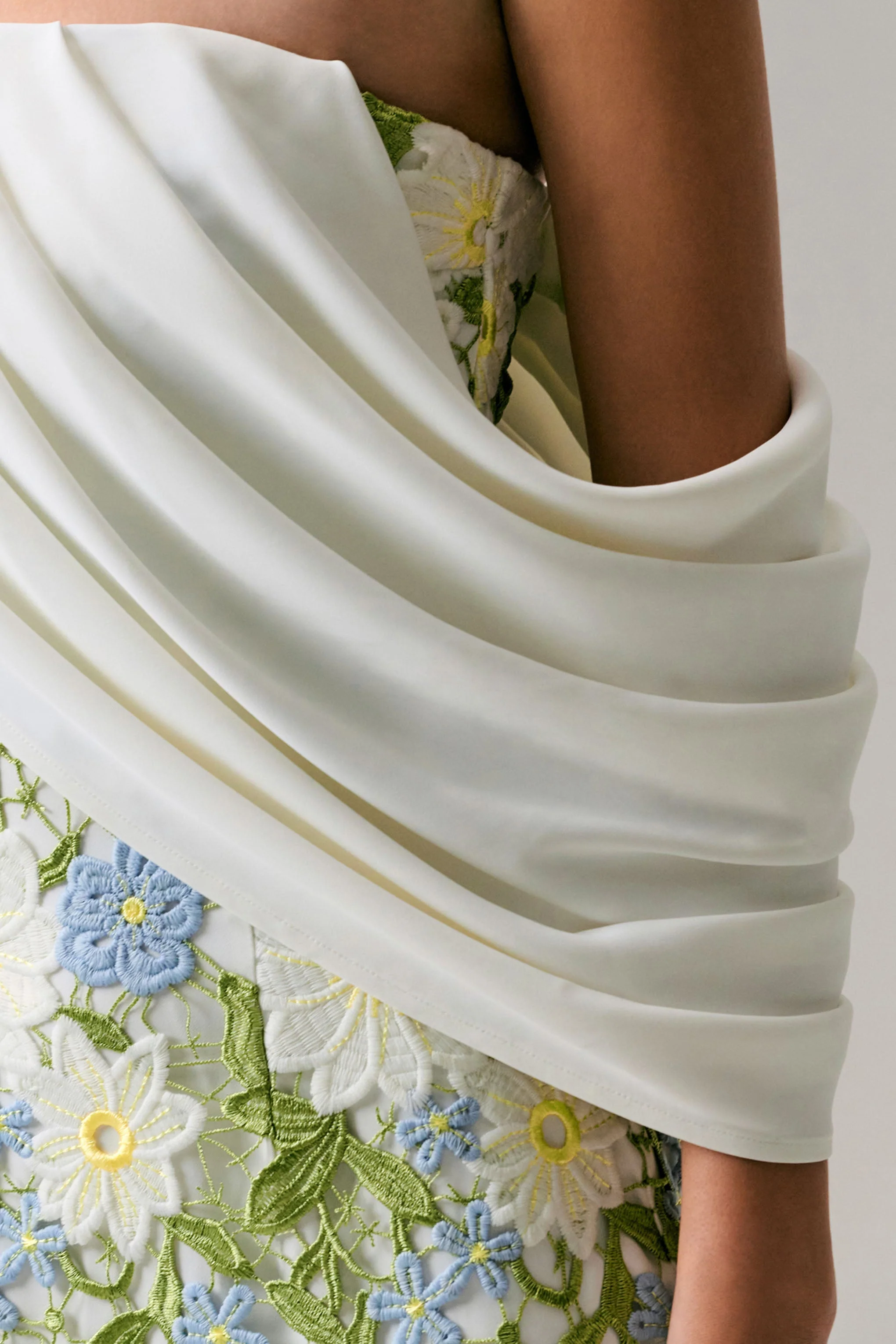 Entitled | Crème Bardot Midi Jurk Met Bloemenkant - Image 6