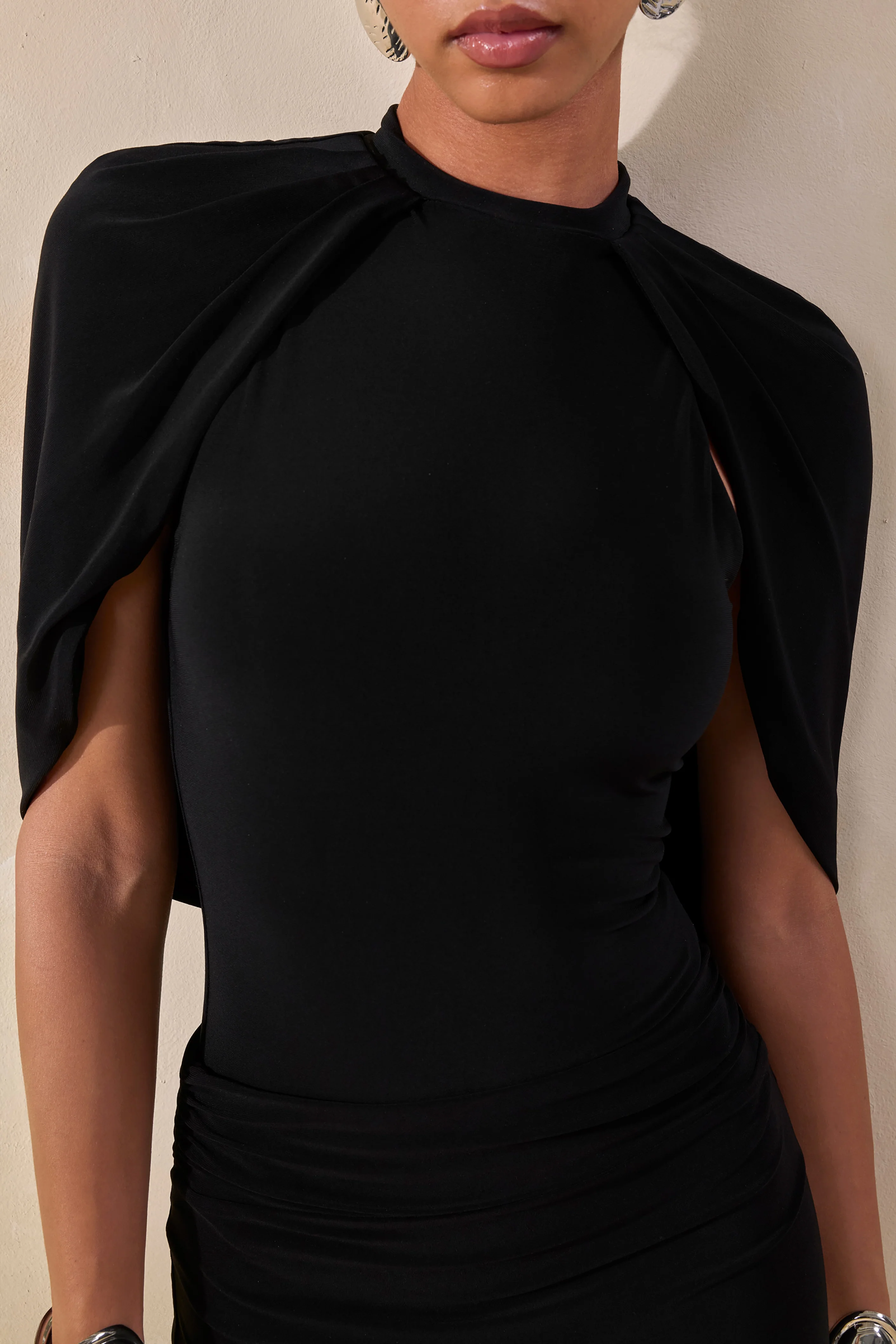 Evonne | Zwarte Ronde Hals Body Met Cape Mouwen - Image 4
