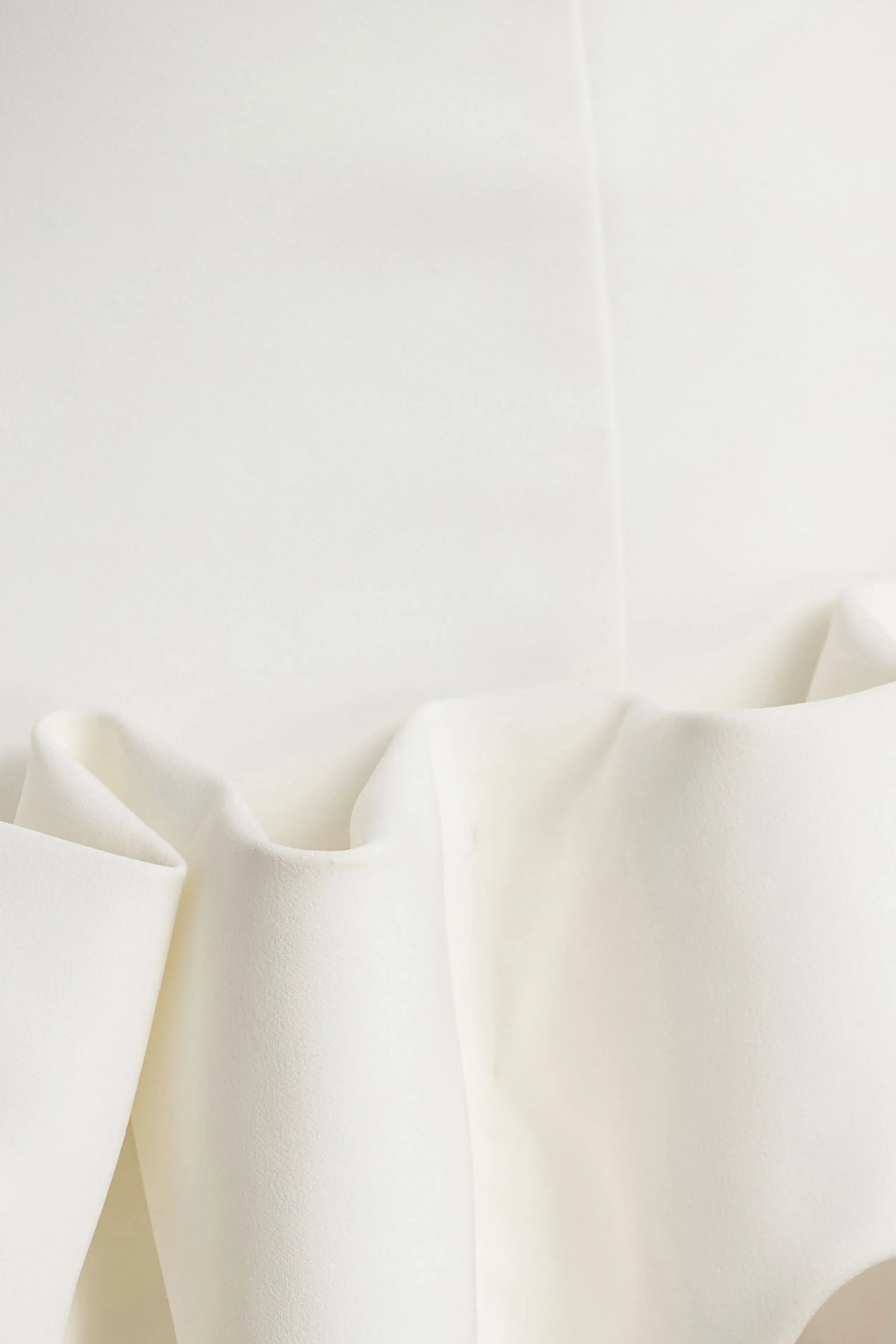 Geneve | Witte Halternek Mini Jurk Met Rushes Rand - Image 6