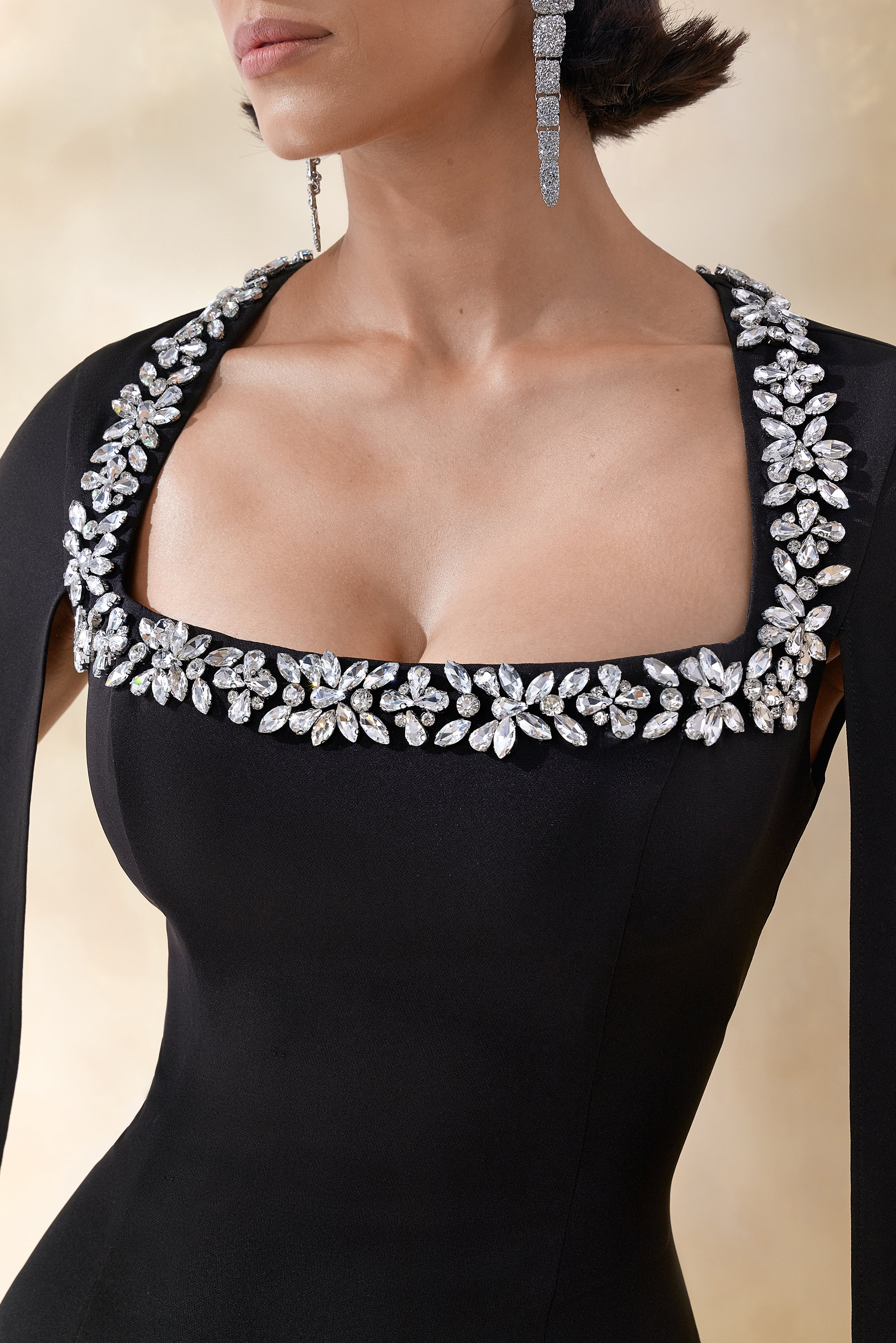 Glossy | Zwarte Geweven Vierkante Hals Maxi Jurk Met Cape Mouwen En Versierde Details - Image 6