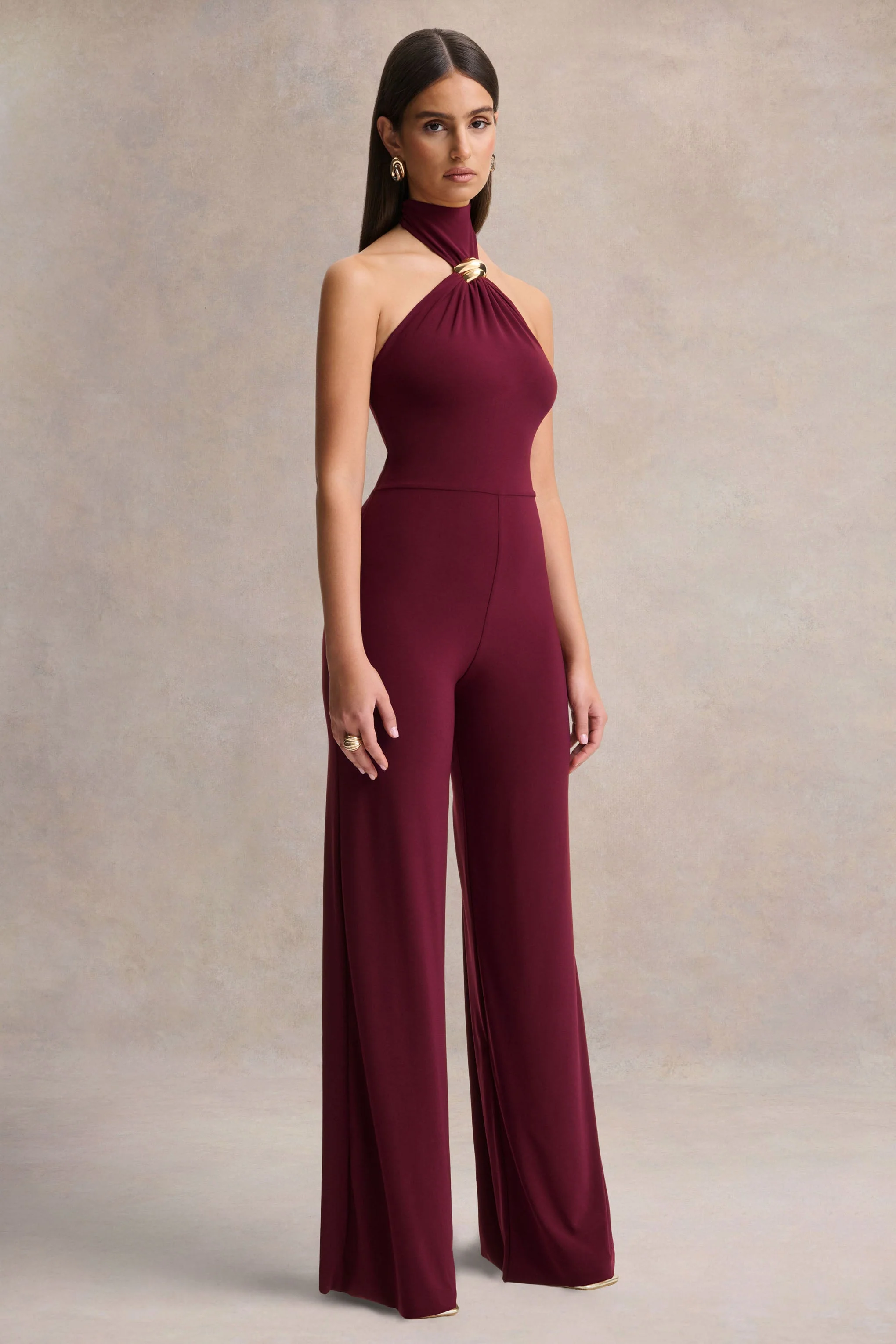 Gwen | Bordeaux Hoge Hals Jumpsuit Met Gouden Detail - Image 7