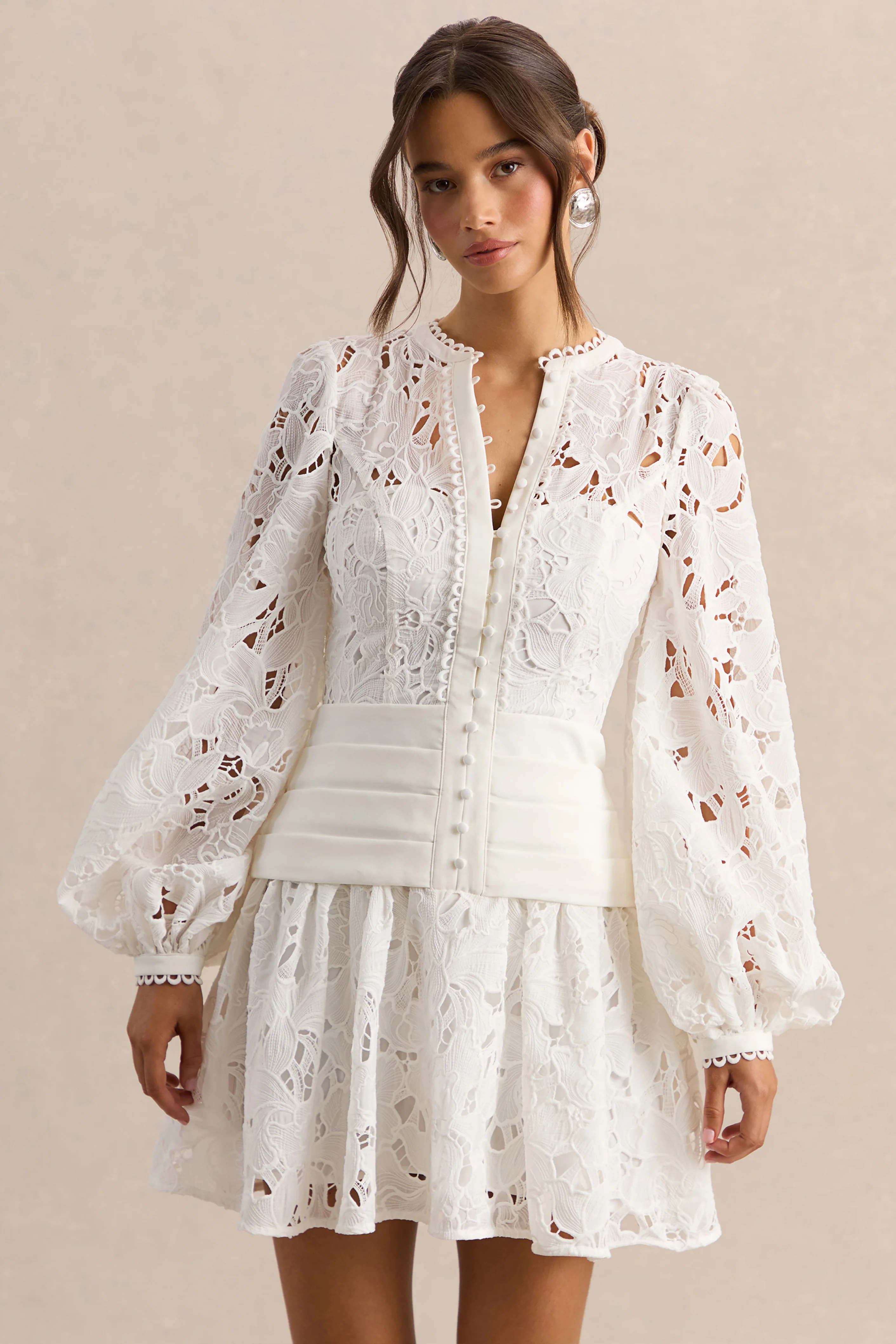 Helena | Witte Ronde Hals Mini Jurk Met Pof Mouwen En Geplooide Rok - Image 5