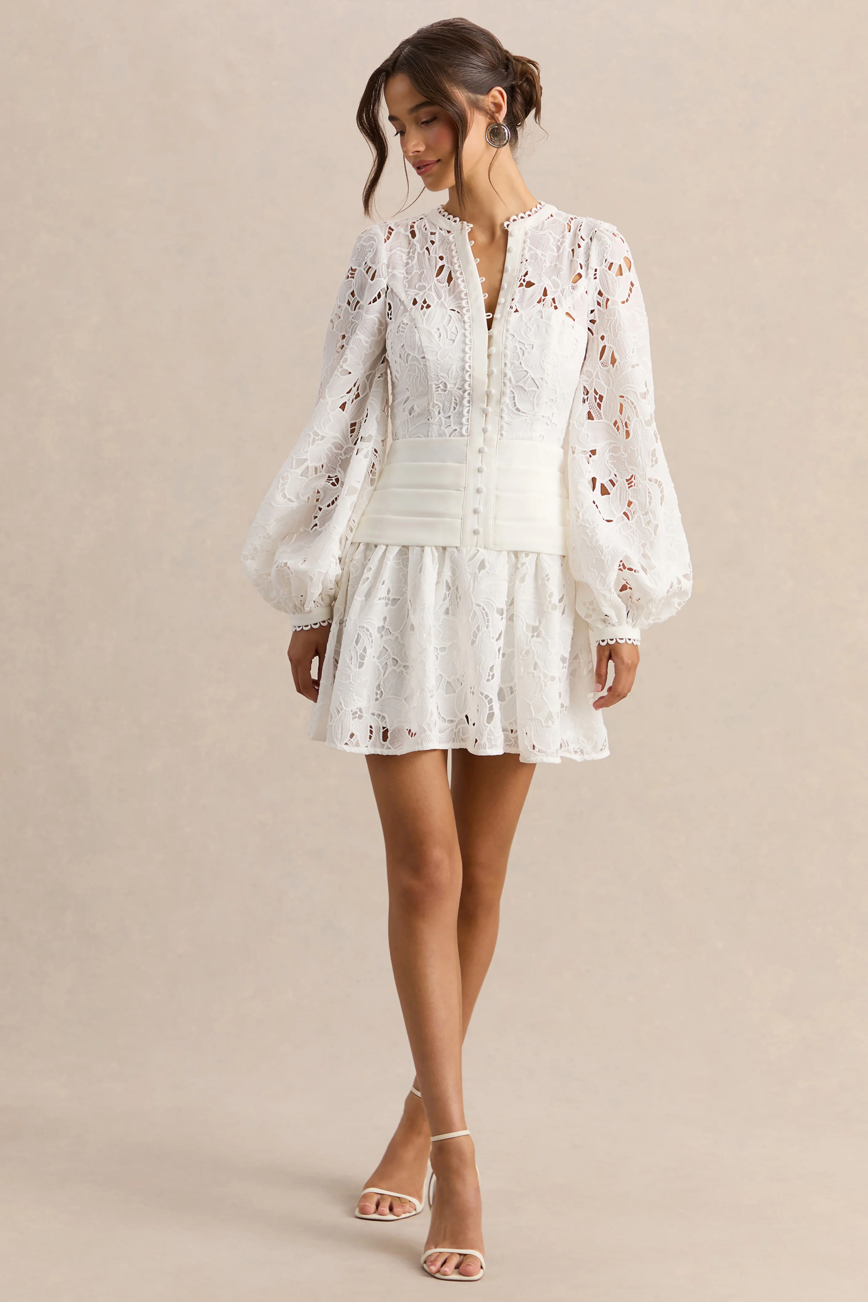 Helena | Witte Ronde Hals Mini Jurk Met Pof Mouwen En Geplooide Rok - Image 9