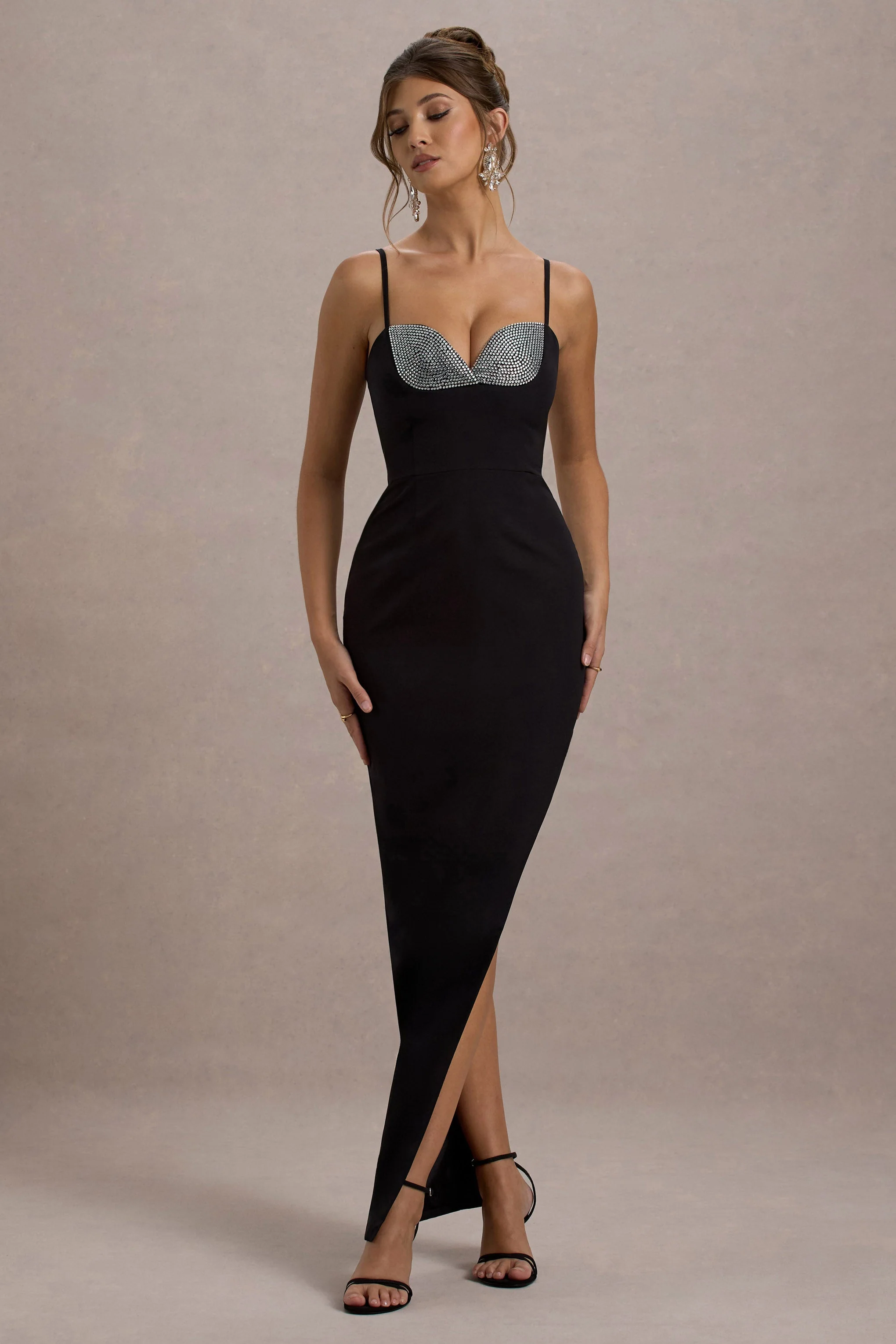 Ignacia | Zwarte Asymmetrische Maxi Jurk Met Pailletten Versierde Detail - Image 6