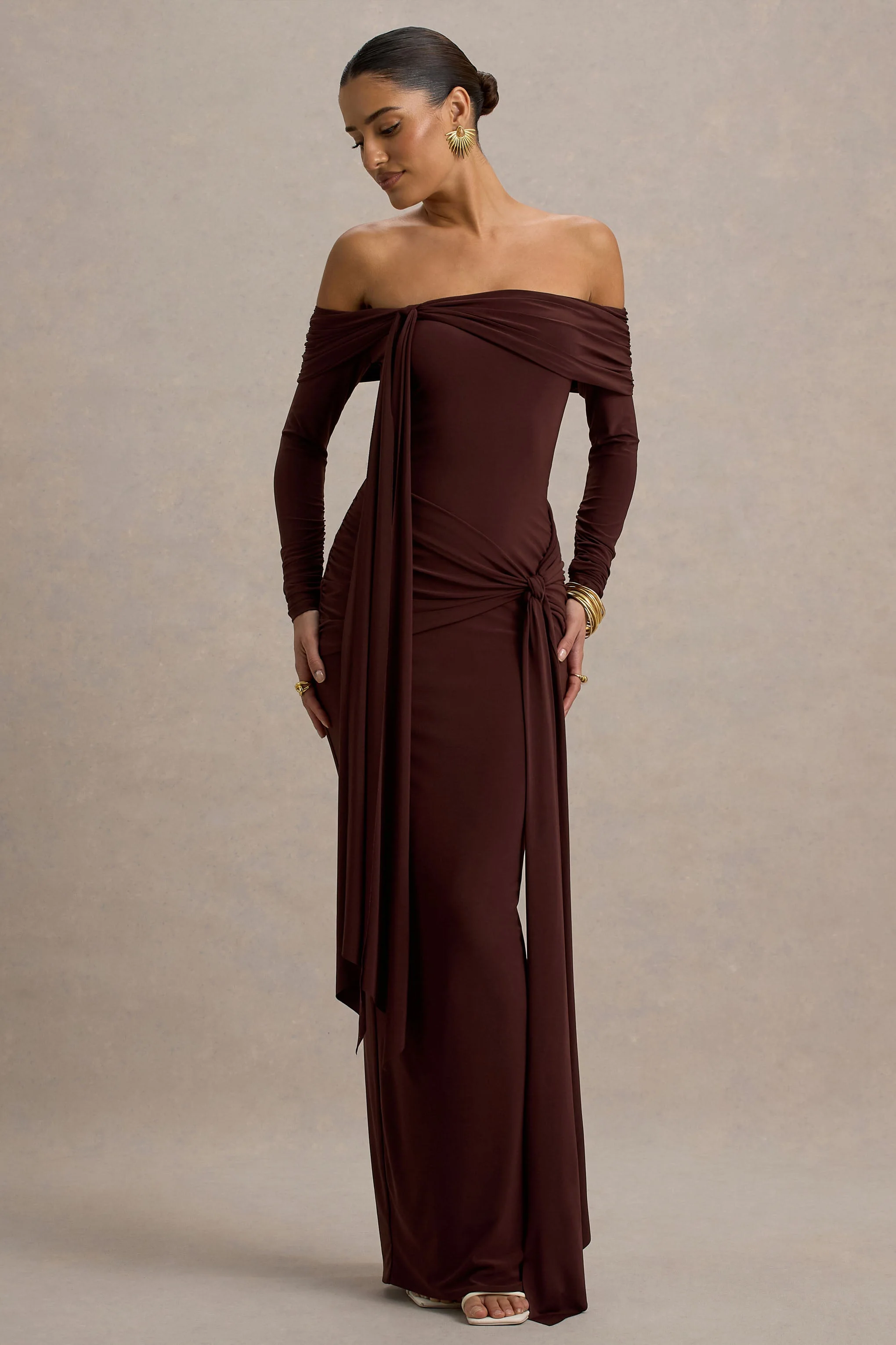 Jovie | Bruine Bardot Overslag Maxi Jurk Met Ceintuur detail - Image 5