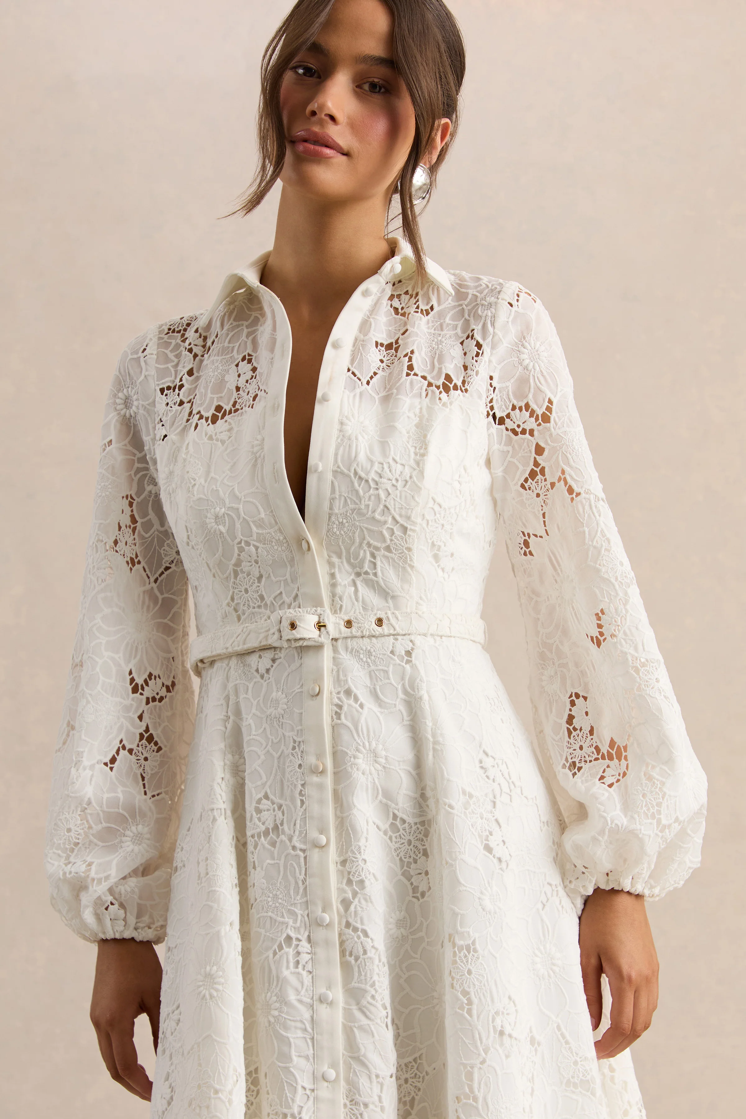 Jules | Crème Broderie Hoge Hals Getailleerde Midi Jurk Met Pof Mouwen - Image 3