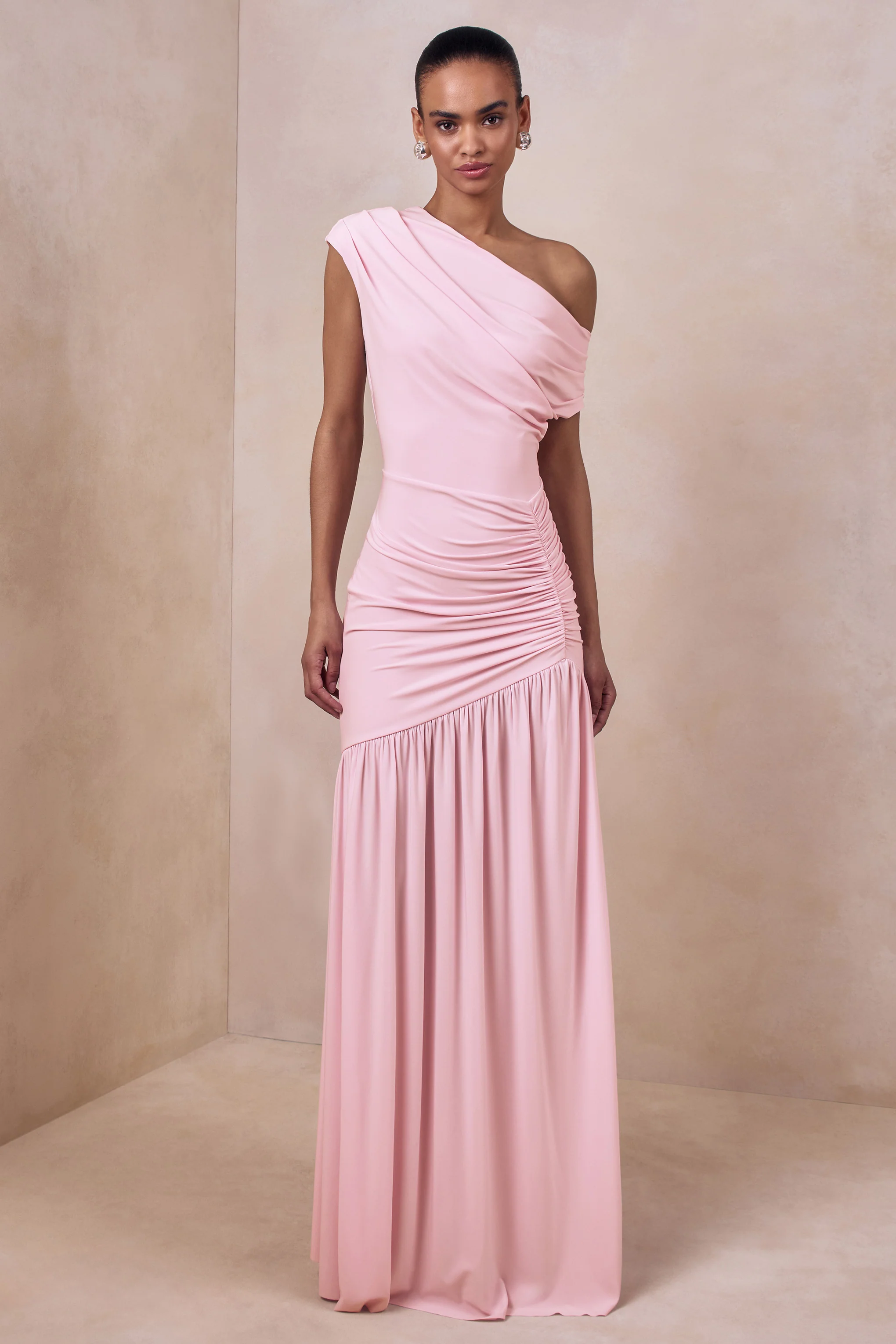 Kady | Roze Asymmetrische Hals Maxi Jurk Met Gerimpelde Details
