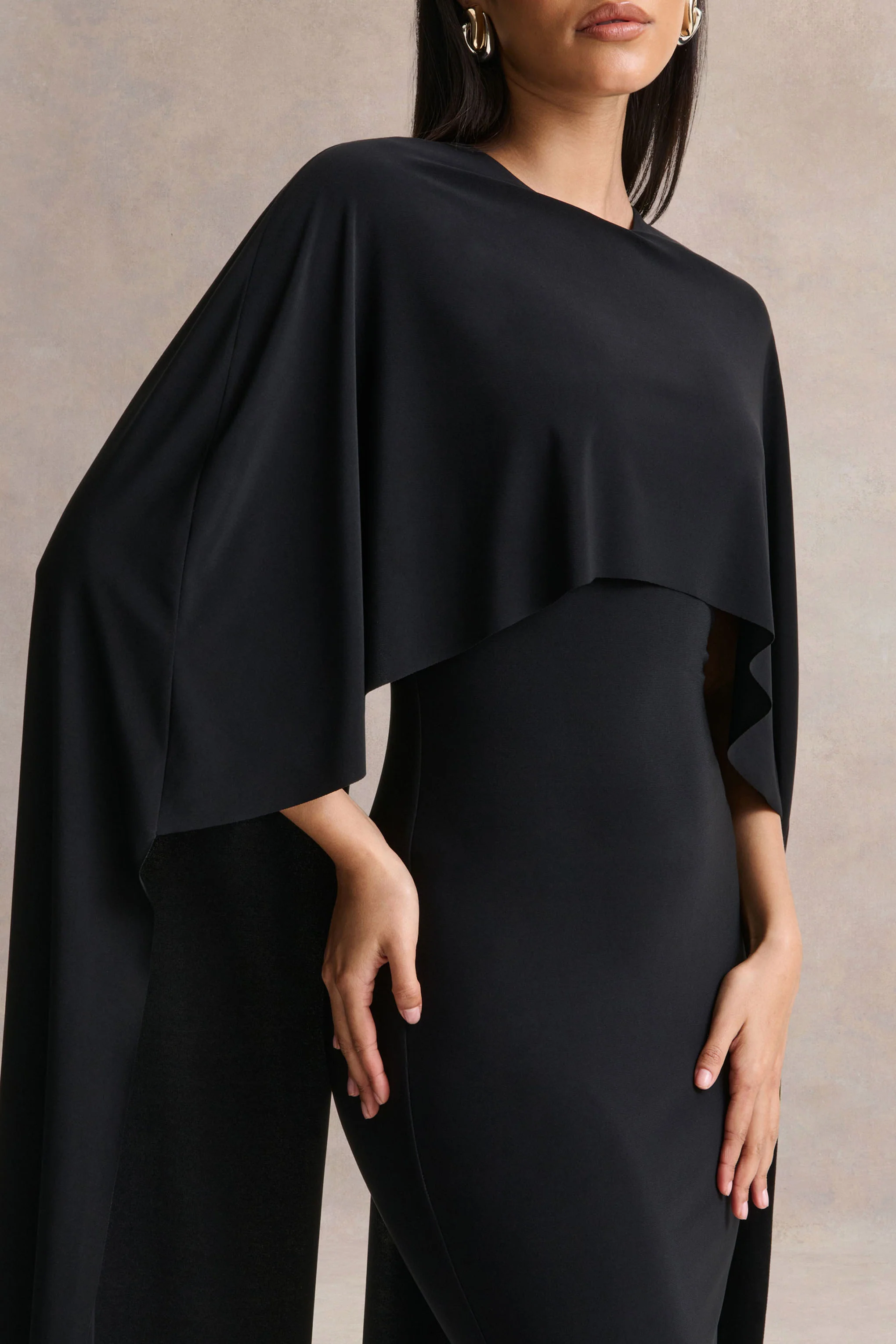Kalani | Zwarte Ronde Hals Midi Jurk Met Cape Mouwen - Image 3