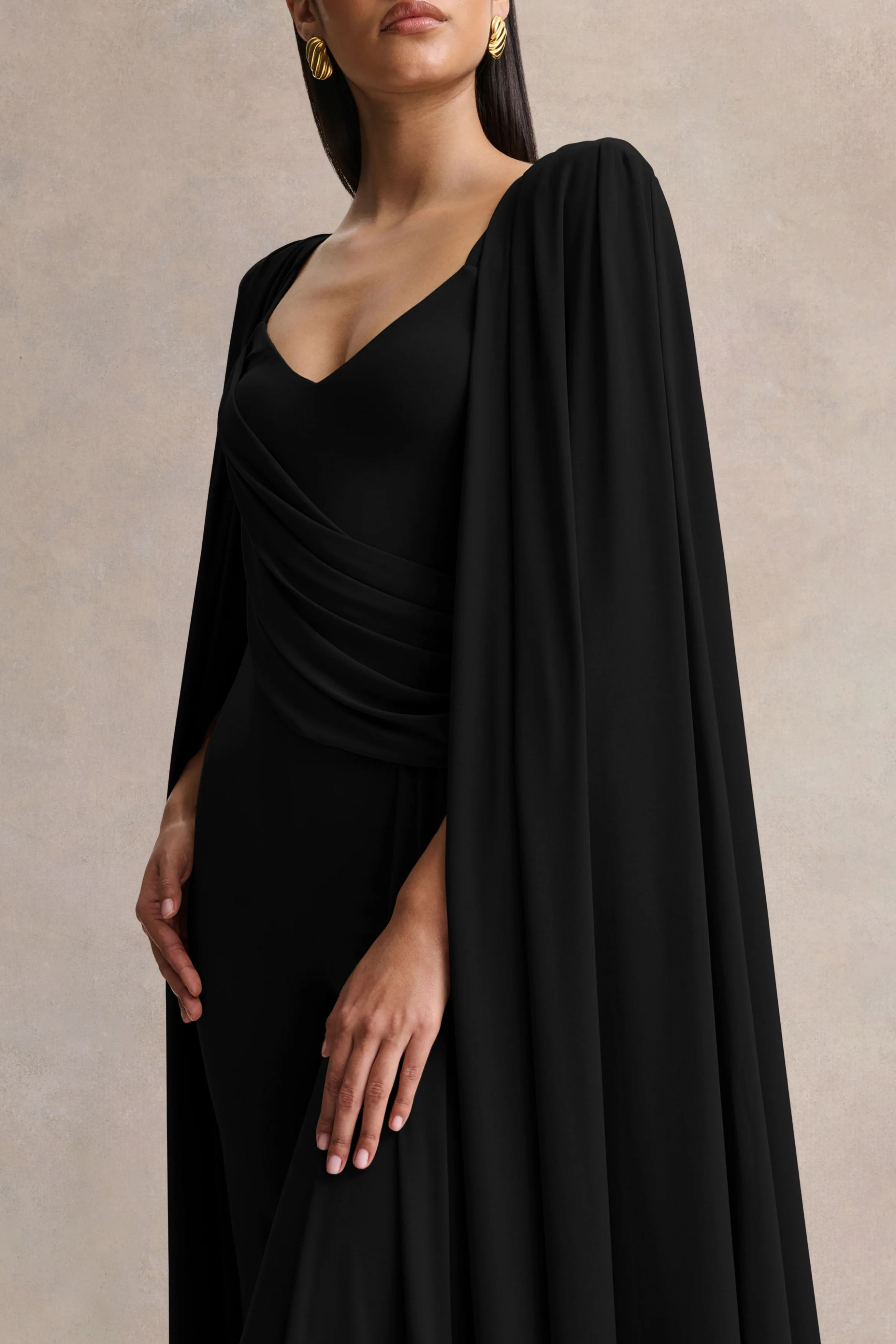 Labina | Zwarte Diepe V-Hals Jumpsuit Met Cape Mouwen - Image 3