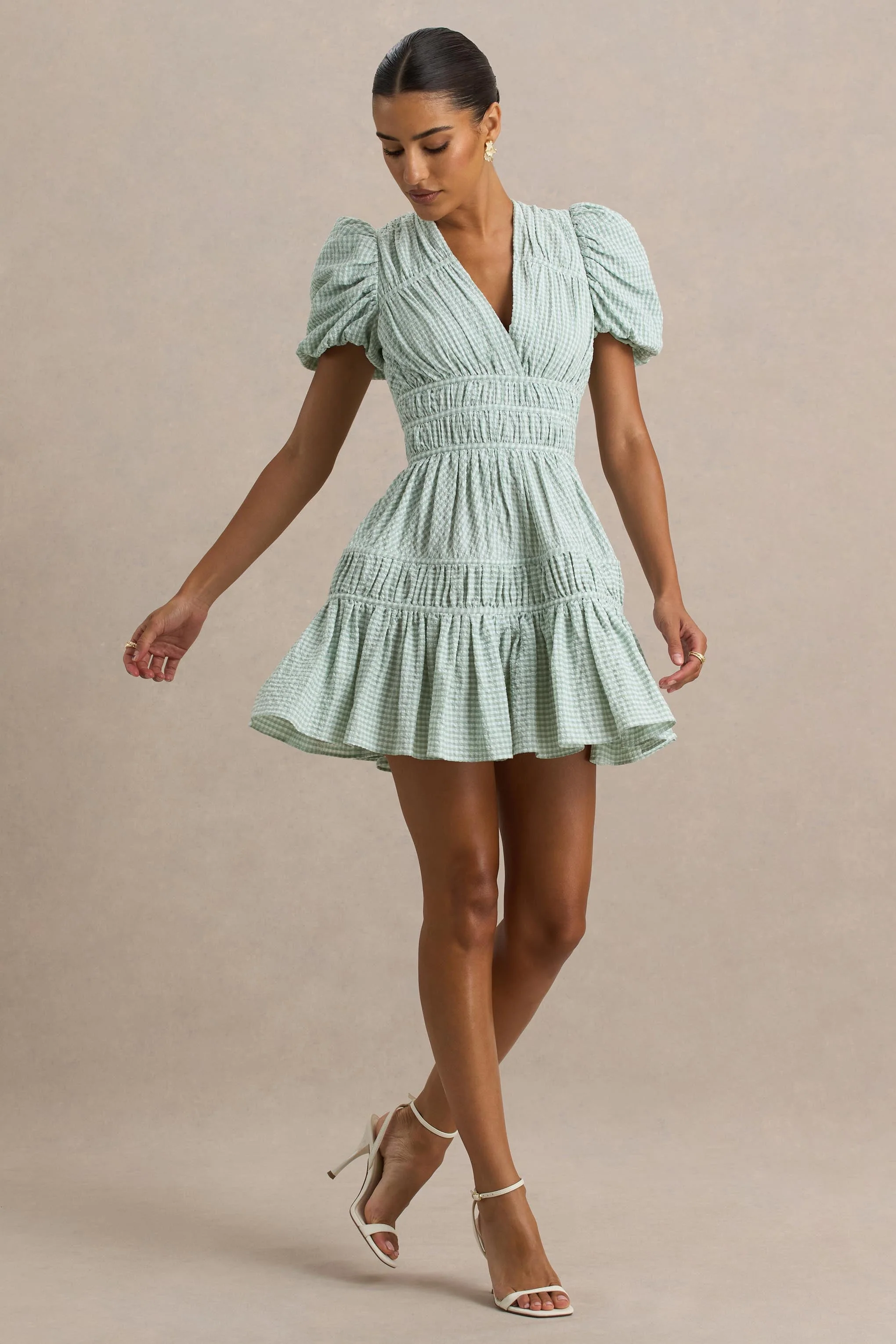 Laurelle | Groene Diepe V-Hals Mini Jurk Met Ruches Detail - Image 4