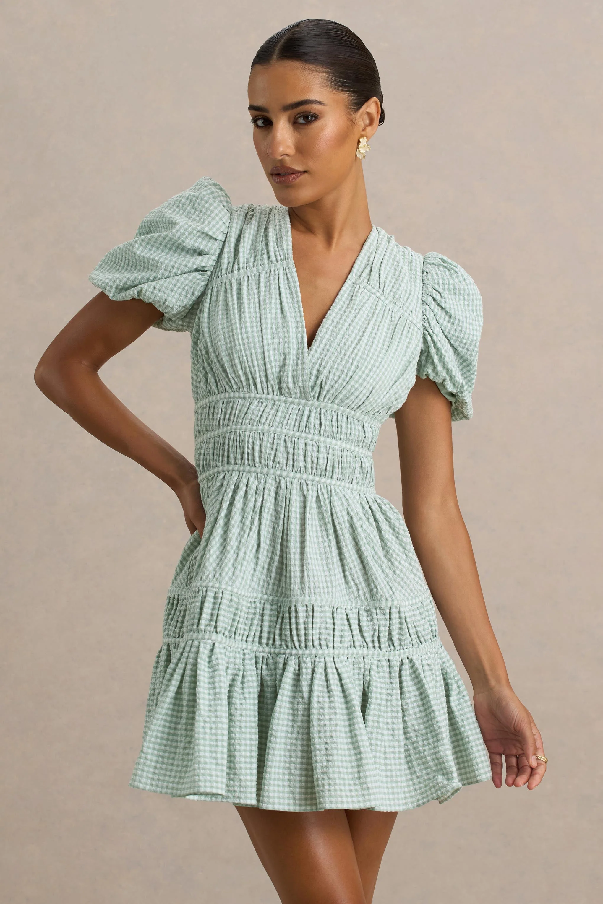 Laurelle | Groene Diepe V-Hals Mini Jurk Met Ruches Detail - Image 5