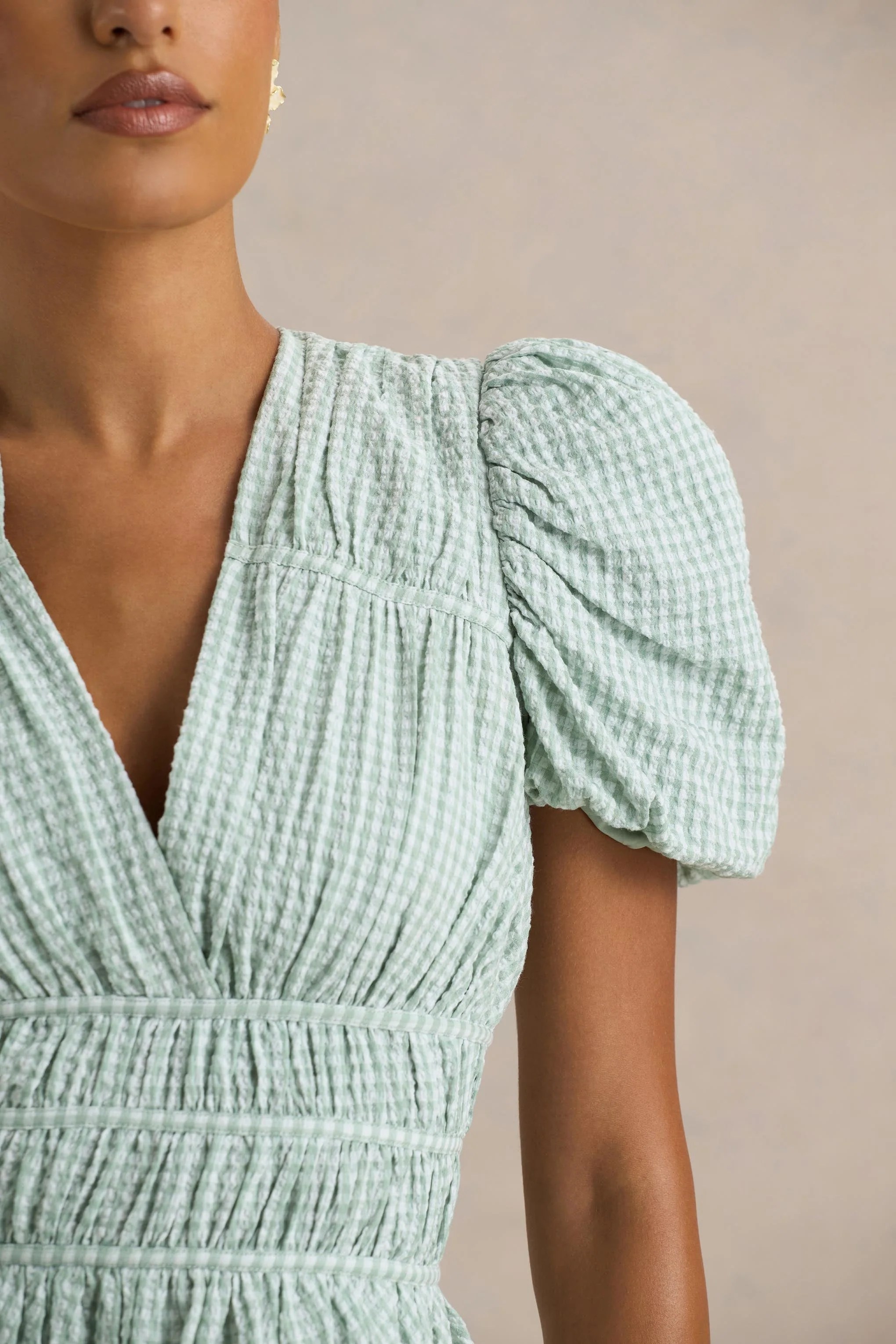 Laurelle | Groene Diepe V-Hals Mini Jurk Met Ruches Detail - Image 6