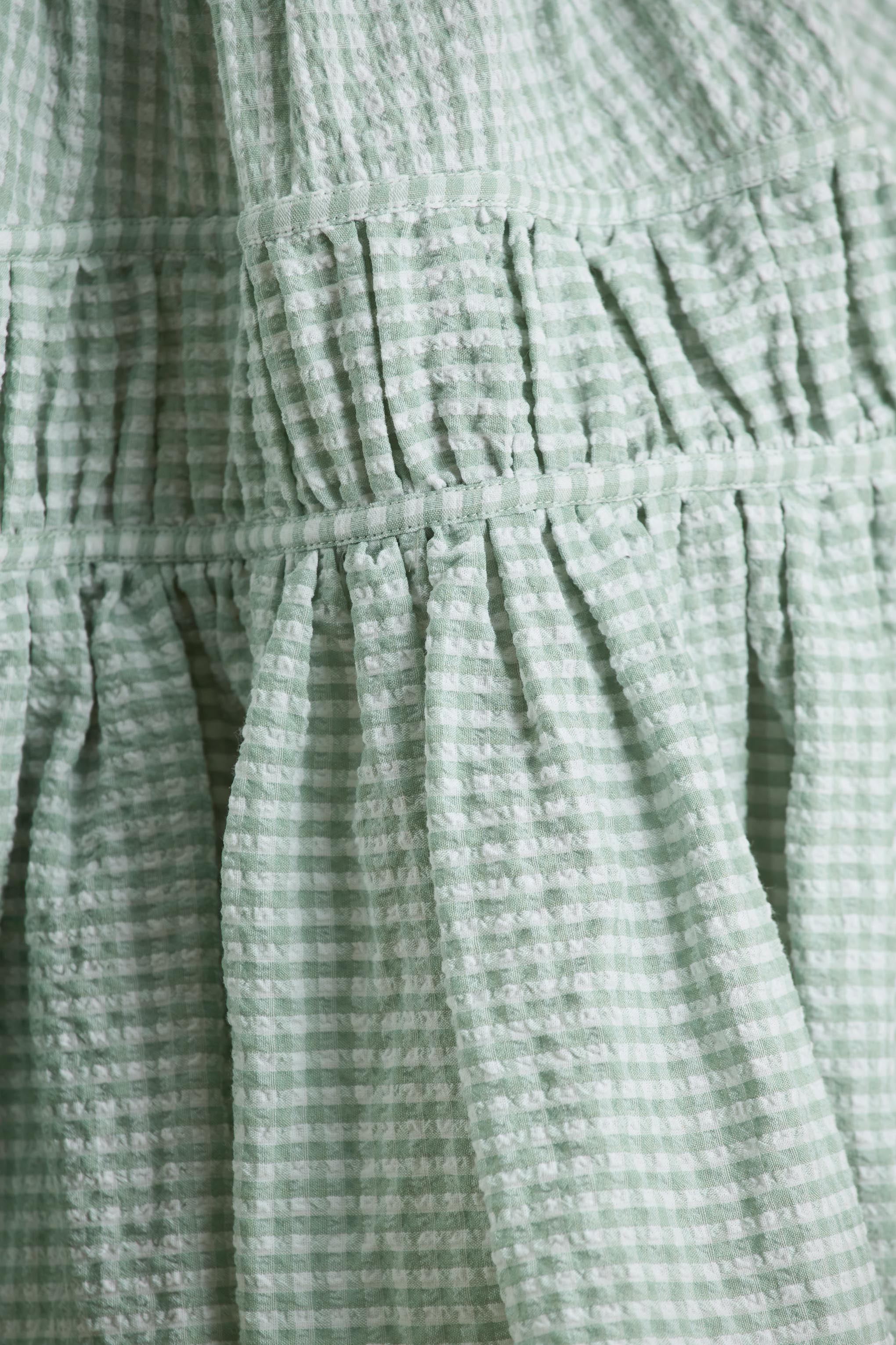 Laurelle | Groene Diepe V-Hals Mini Jurk Met Ruches Detail - Image 7