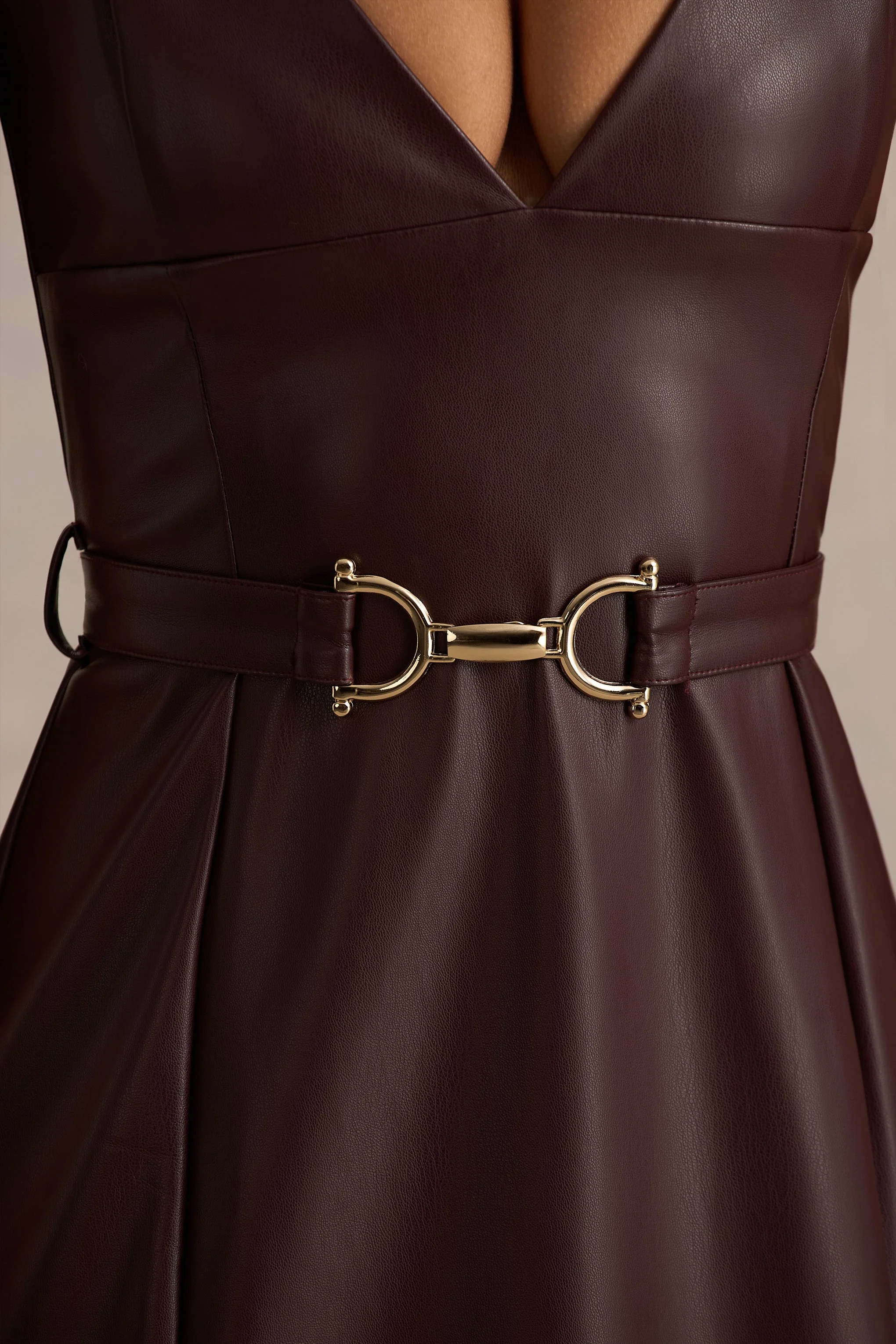 Lila | Bordeaux Kunstleer Diepe V-Hals Maxi Jurk Met Splits - Image 6