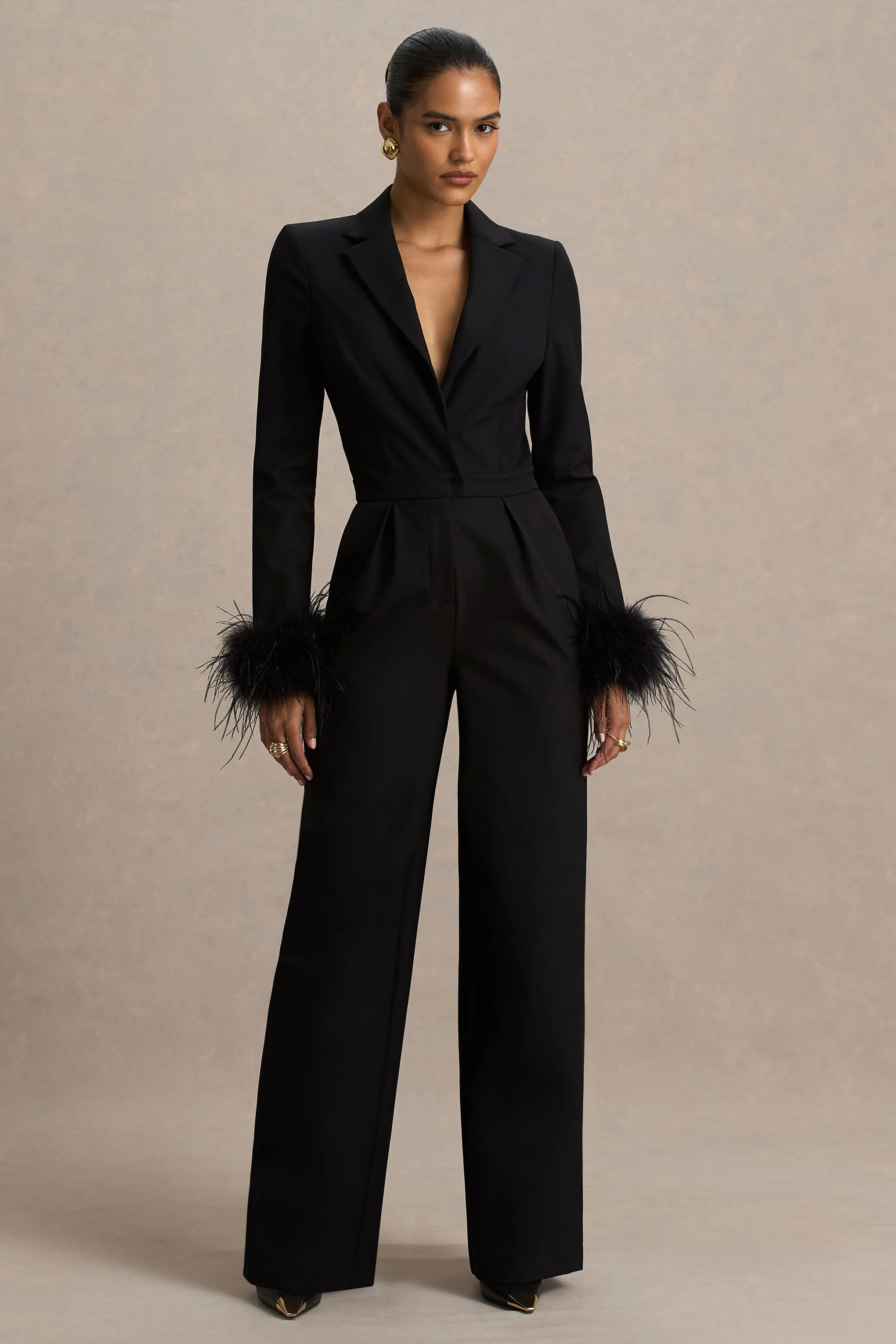 Lissy | Zwarte Diepe V-Hals Jumpsuit Met Veren Manchetten - Image 5