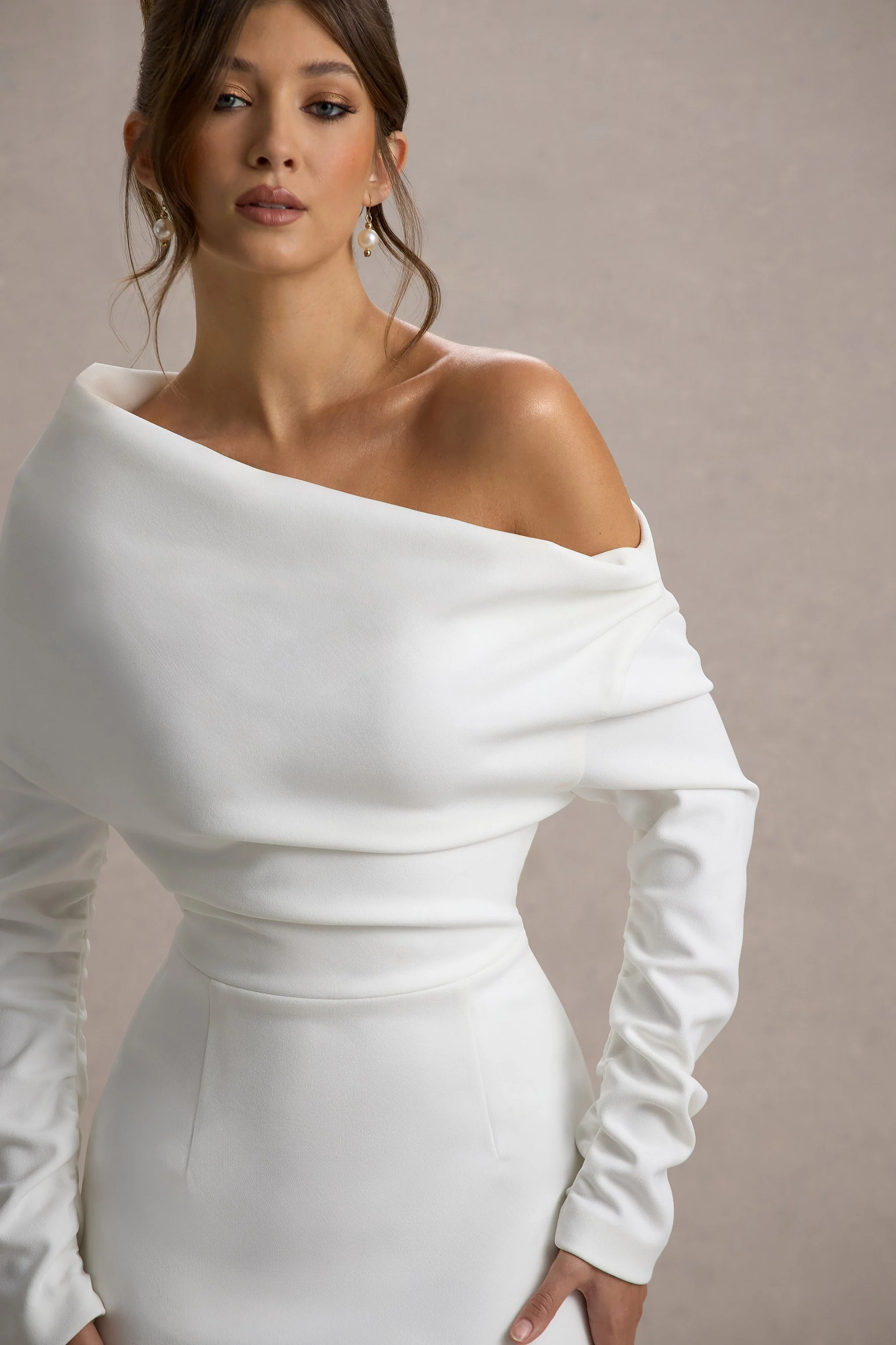 Lou | Witte Asymmetrische Maxi Jurk Met Blote Schouder - Image 6