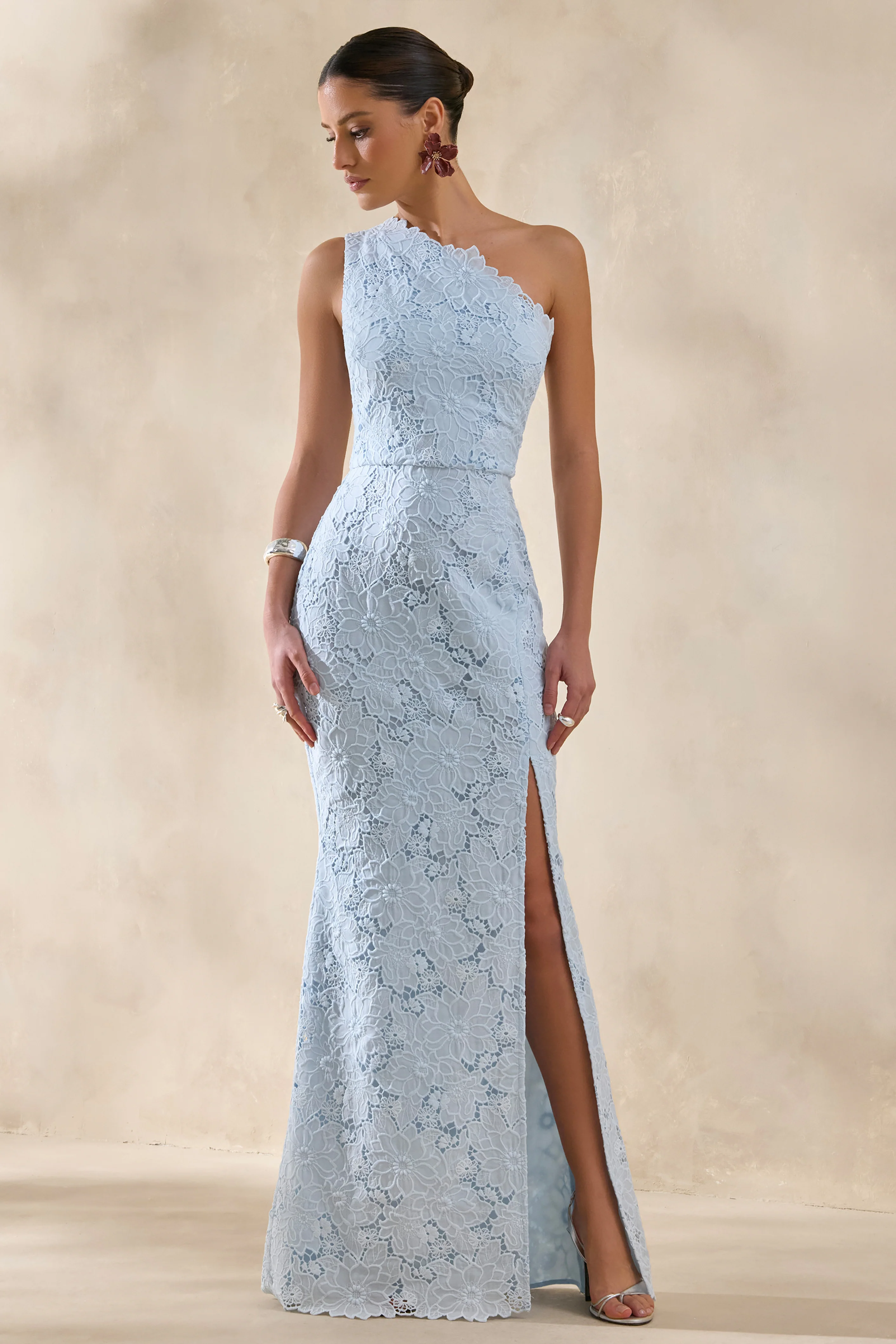 Lunia | Poederblauwe Broderie Maxi Jurk Met Asymmetrische Hals - Image 4