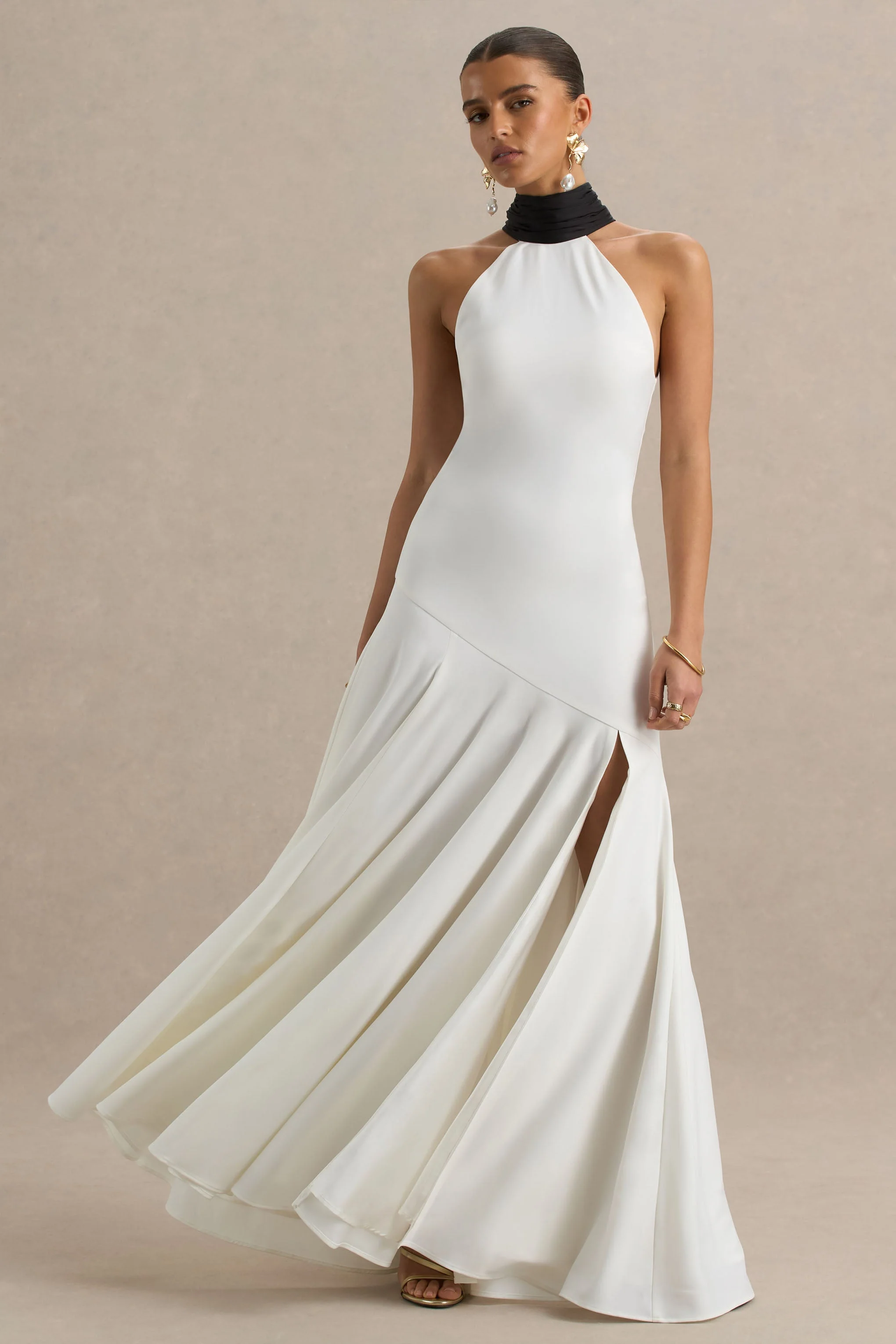 Luscious | Zwart-Witte Hoge Hals Maxi jurk Met Verlaagde Taille En Strik detail - Image 3