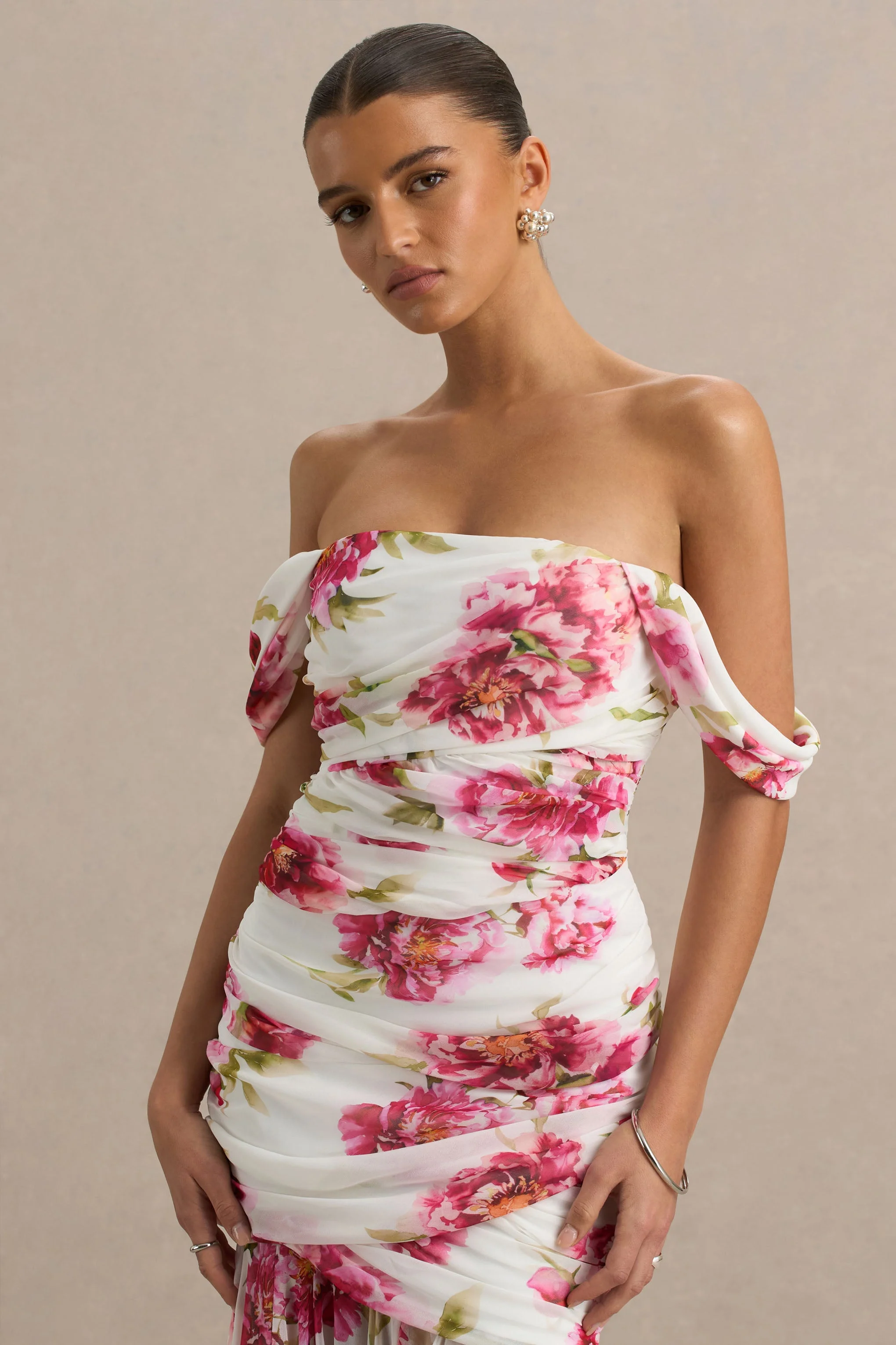 Madelyn | Crème Bloemenprint Gerimpeld Bardot overslag Maxi Jurk Met Kort Mouwen - Image 5