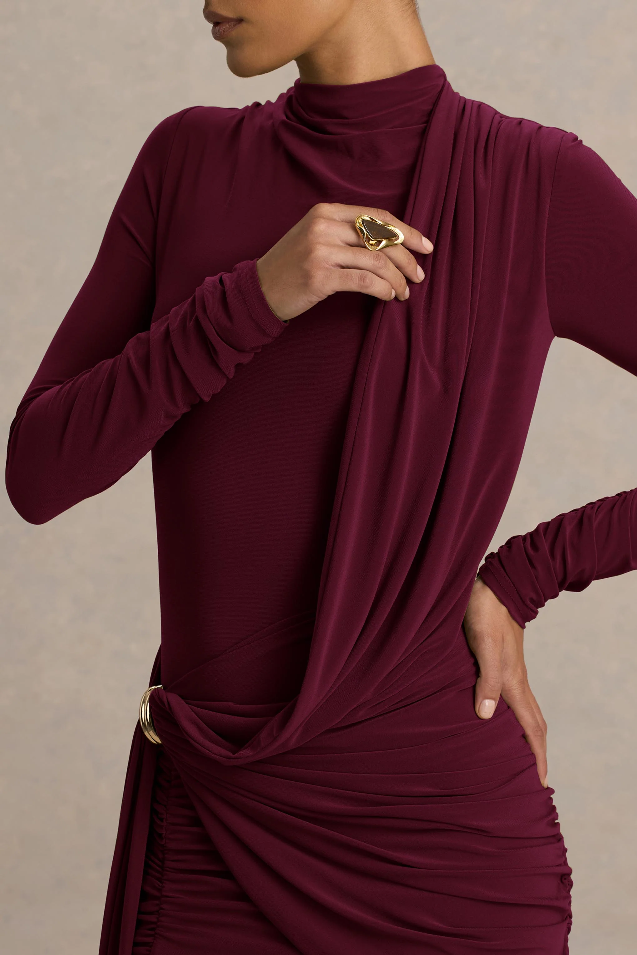 Melissa | Bordeaux Overslag Maxi Jurk Met Lange Mouwen En Gerimpelde Details - Image 6