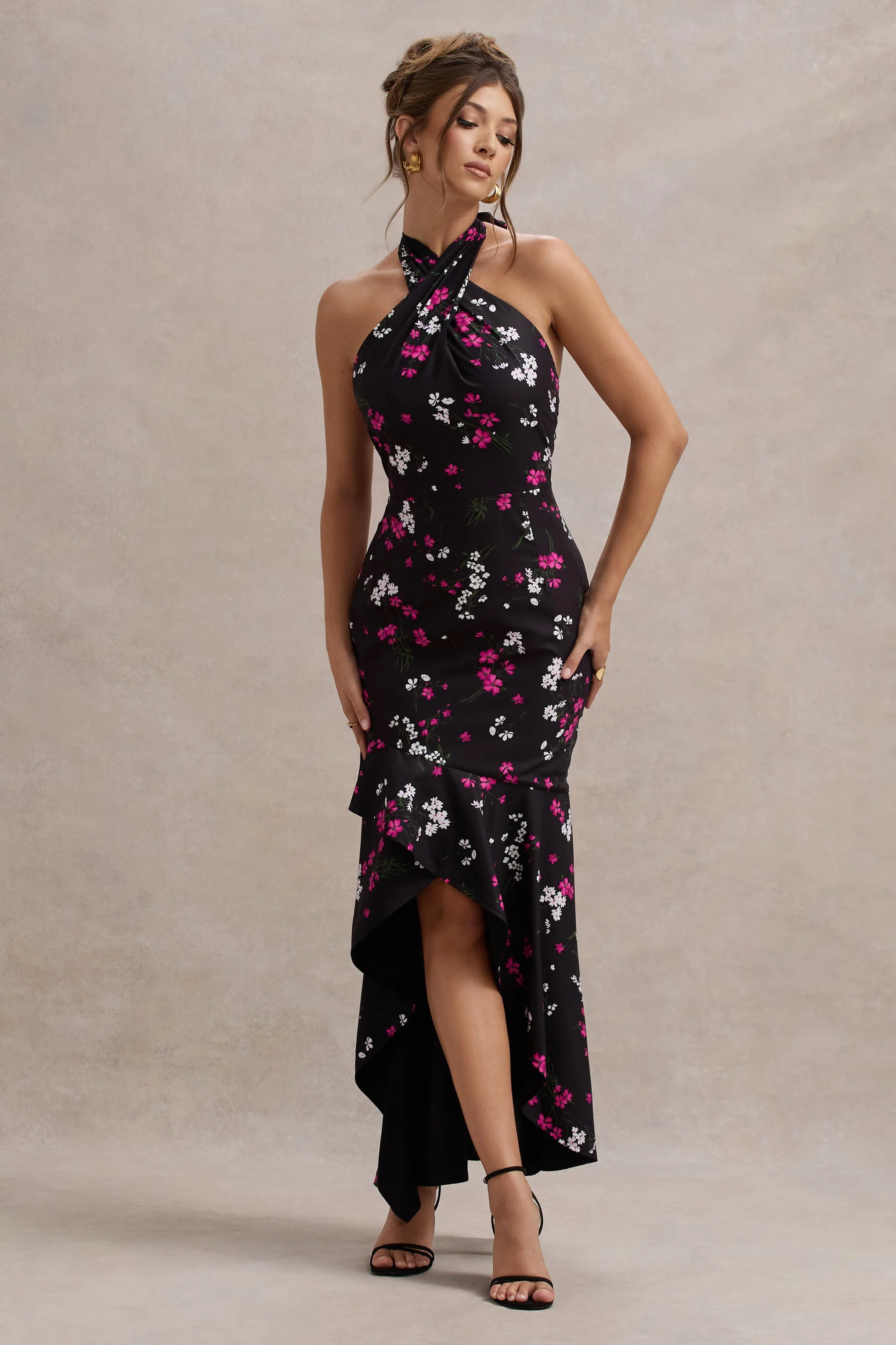 Melodia | Zwarte Ditsy Bloemenprint Satijnen Ruched Maxi Jurk Met Halter Nek - Image 5