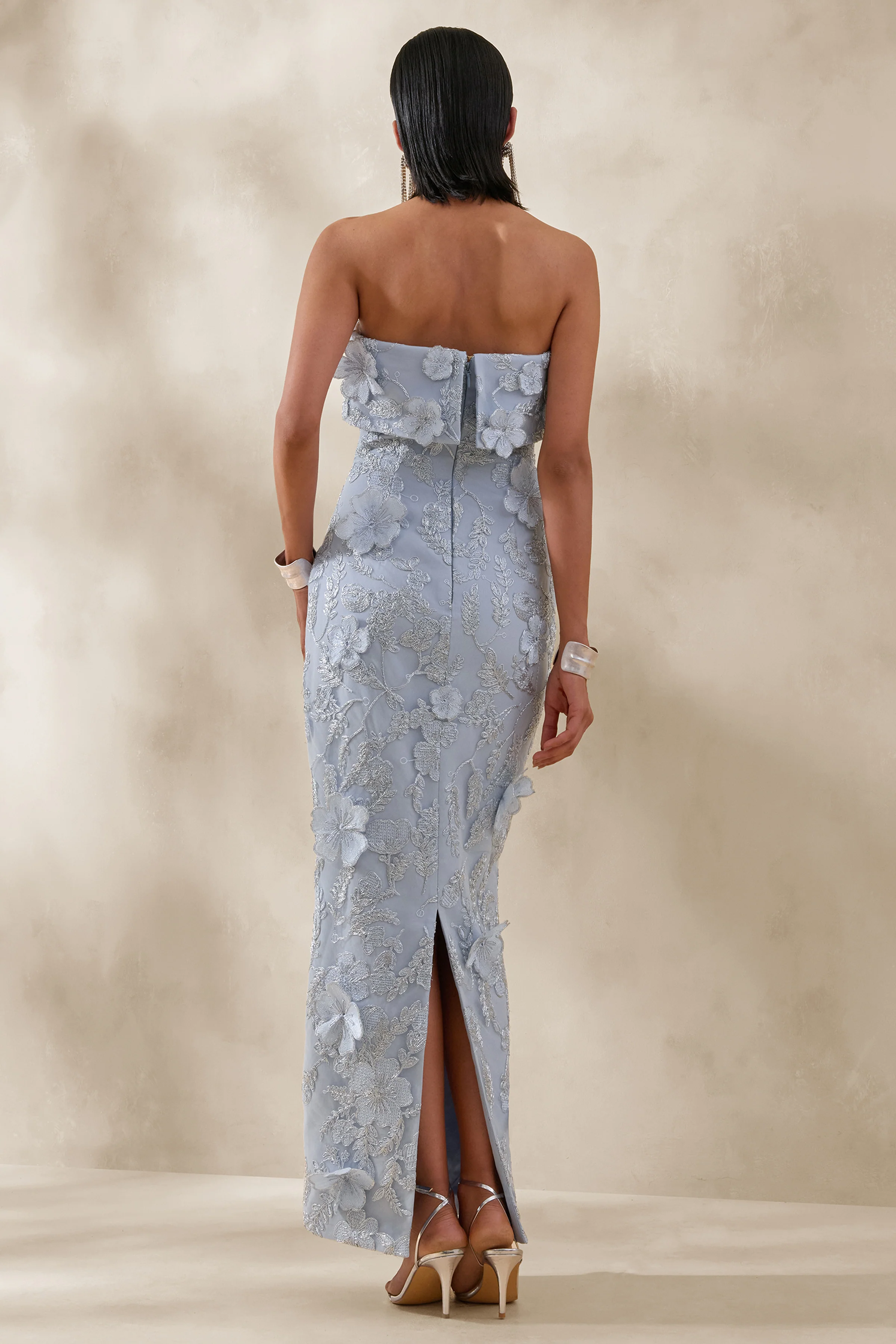 Misha | Lichtblauwe 3D Bloemen Bandeau Maxi Jurk - Image 3
