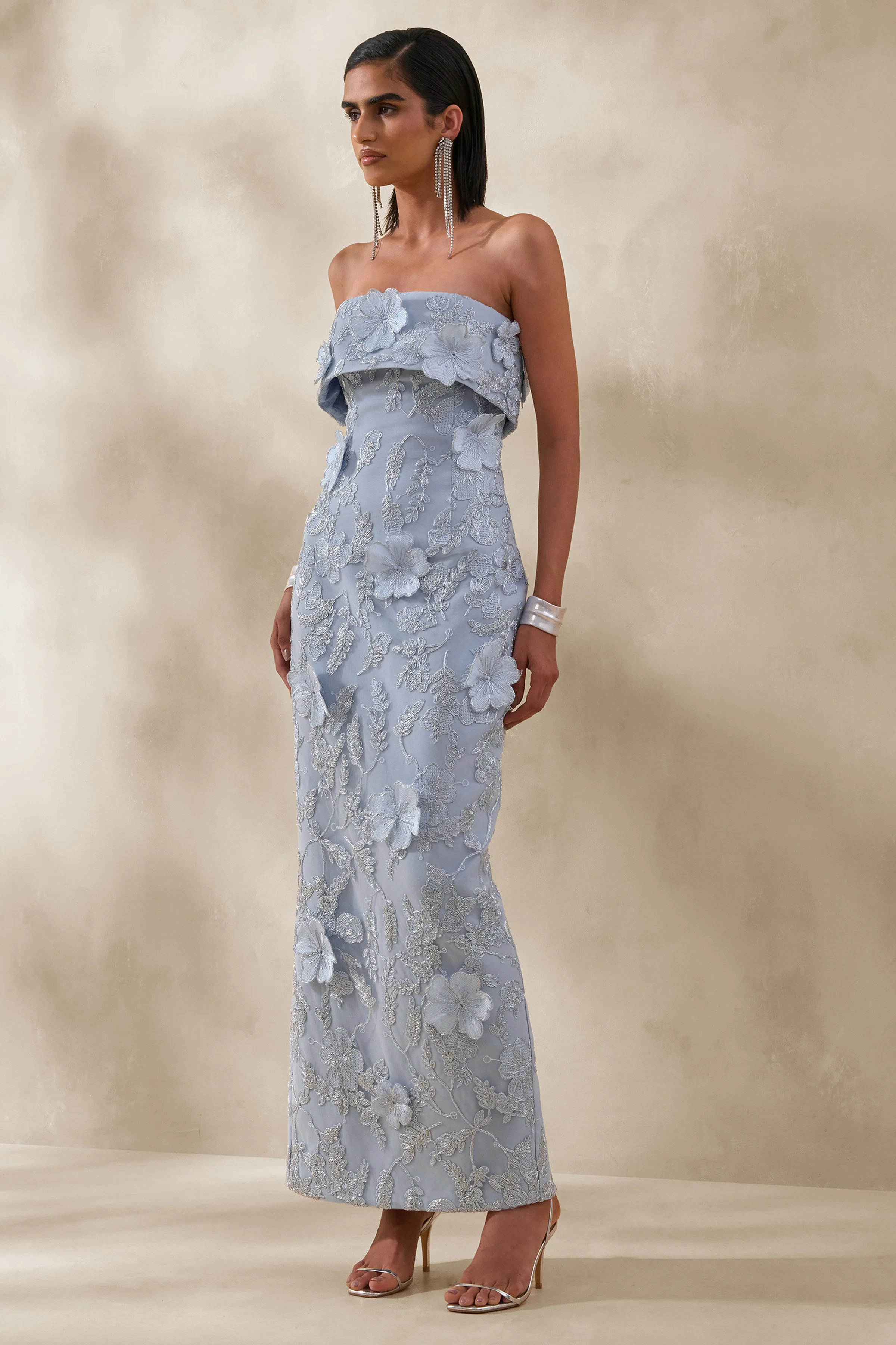 Misha | Lichtblauwe 3D Bloemen Bandeau Maxi Jurk - Image 4