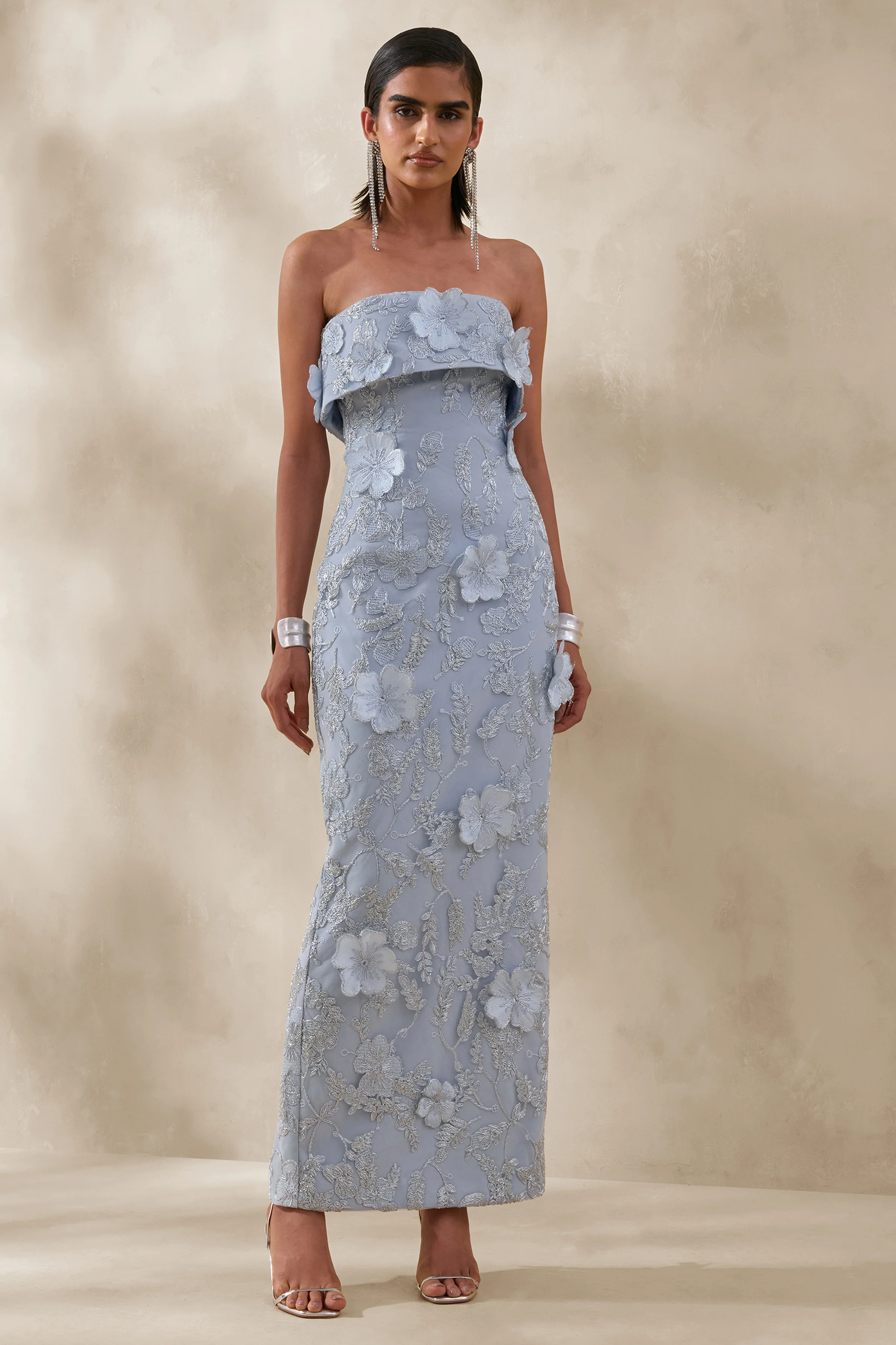 Misha | Lichtblauwe 3D Bloemen Bandeau Maxi Jurk - Image 5