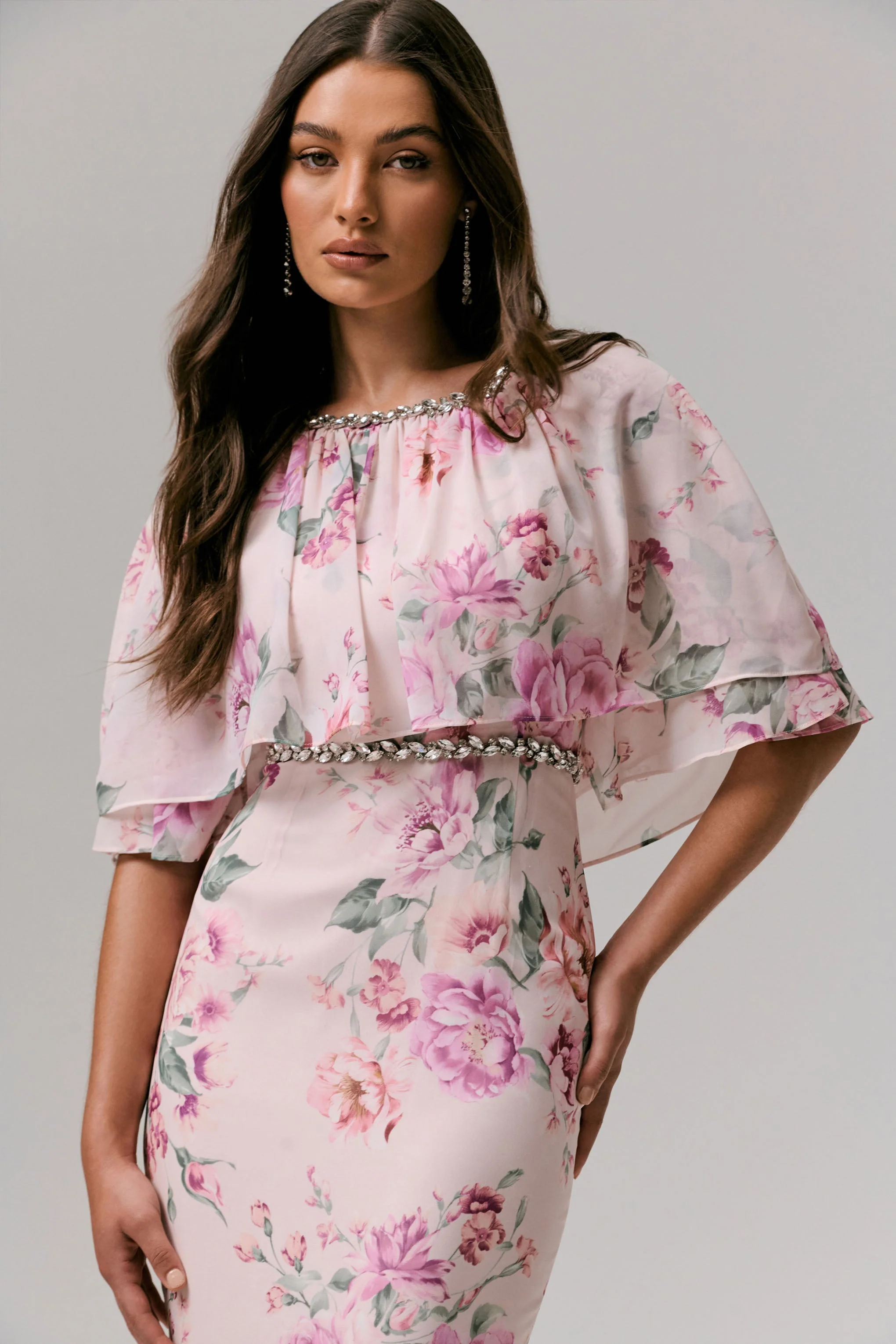 Never Let Go | Roze Bloemenprint Chiffon Maxi Jurk Met Gelaagde Zoom - Image 4