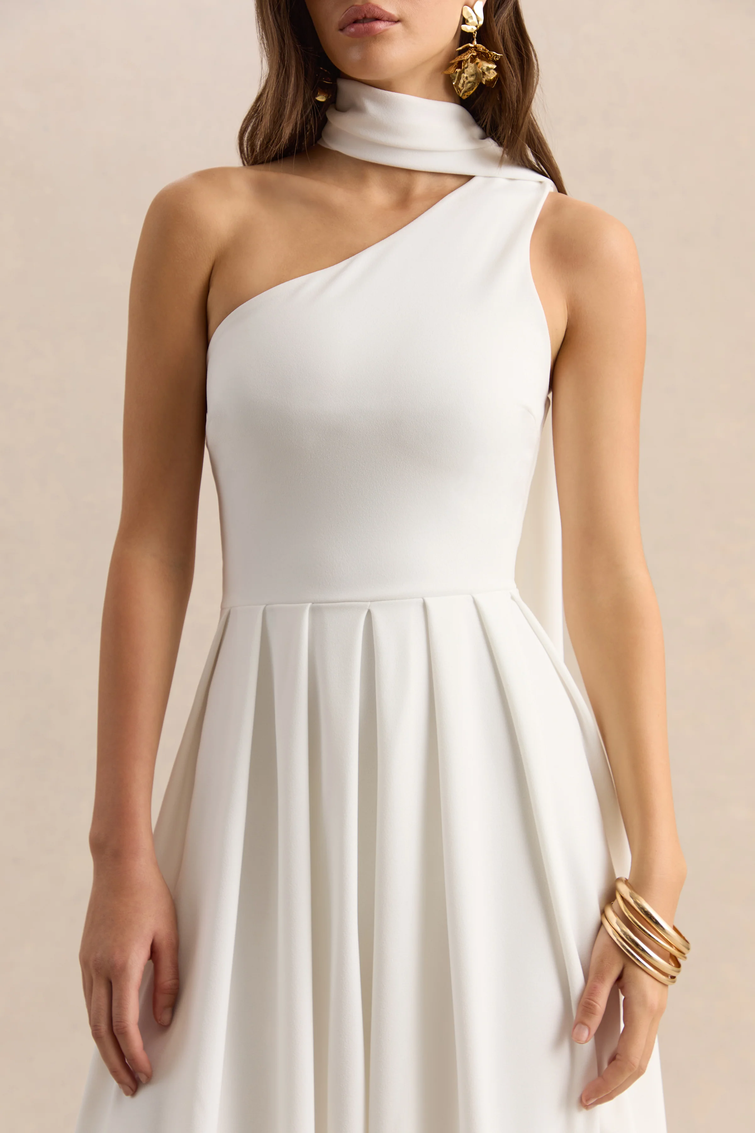 Odette | Witte Asymmetrische Hals Midi Jurk Met Sjaal - Image 3