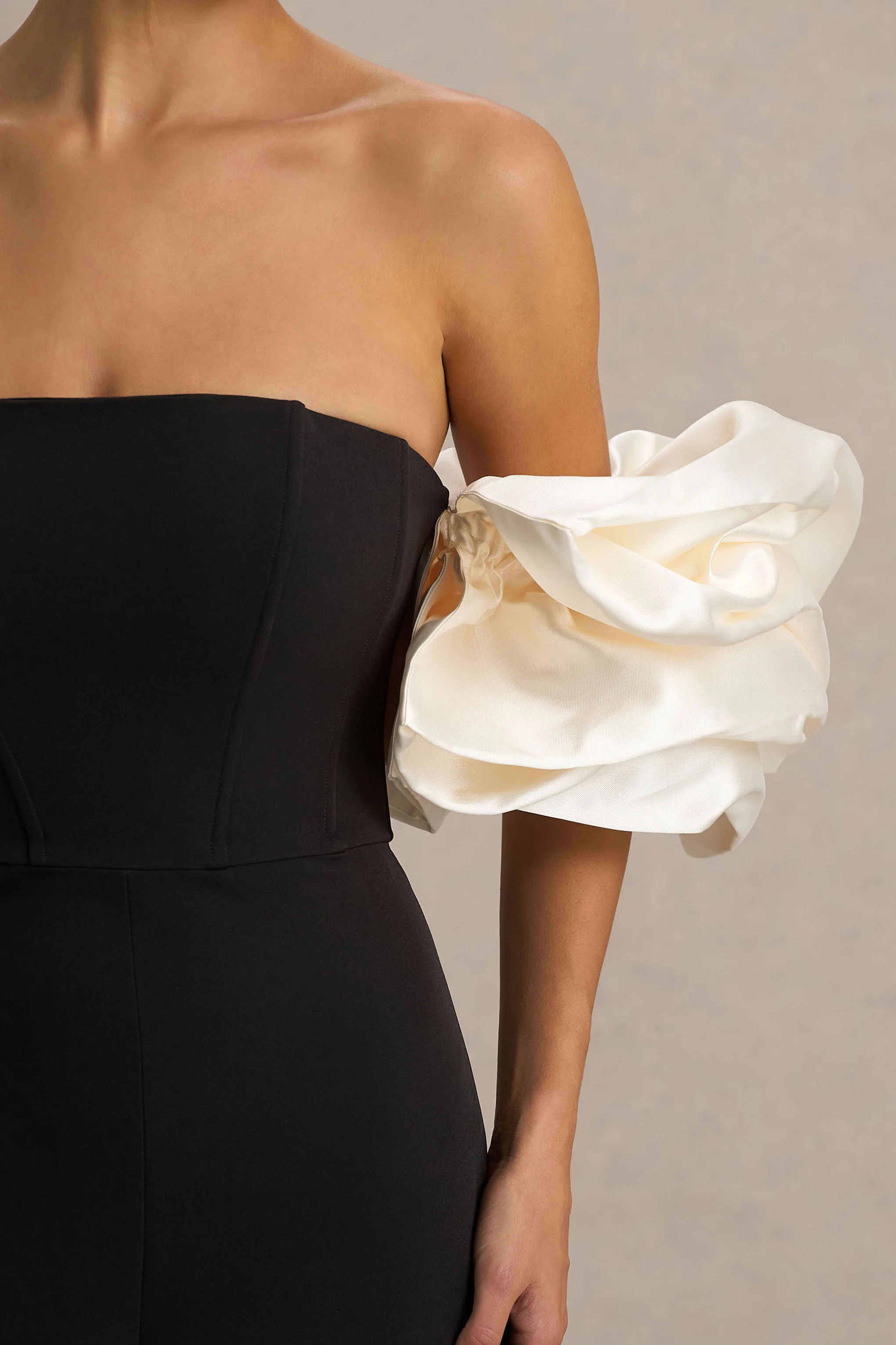 Panama | Zwarte Bardot Jumpsuit Met Crème Pof Mouwen - Image 3