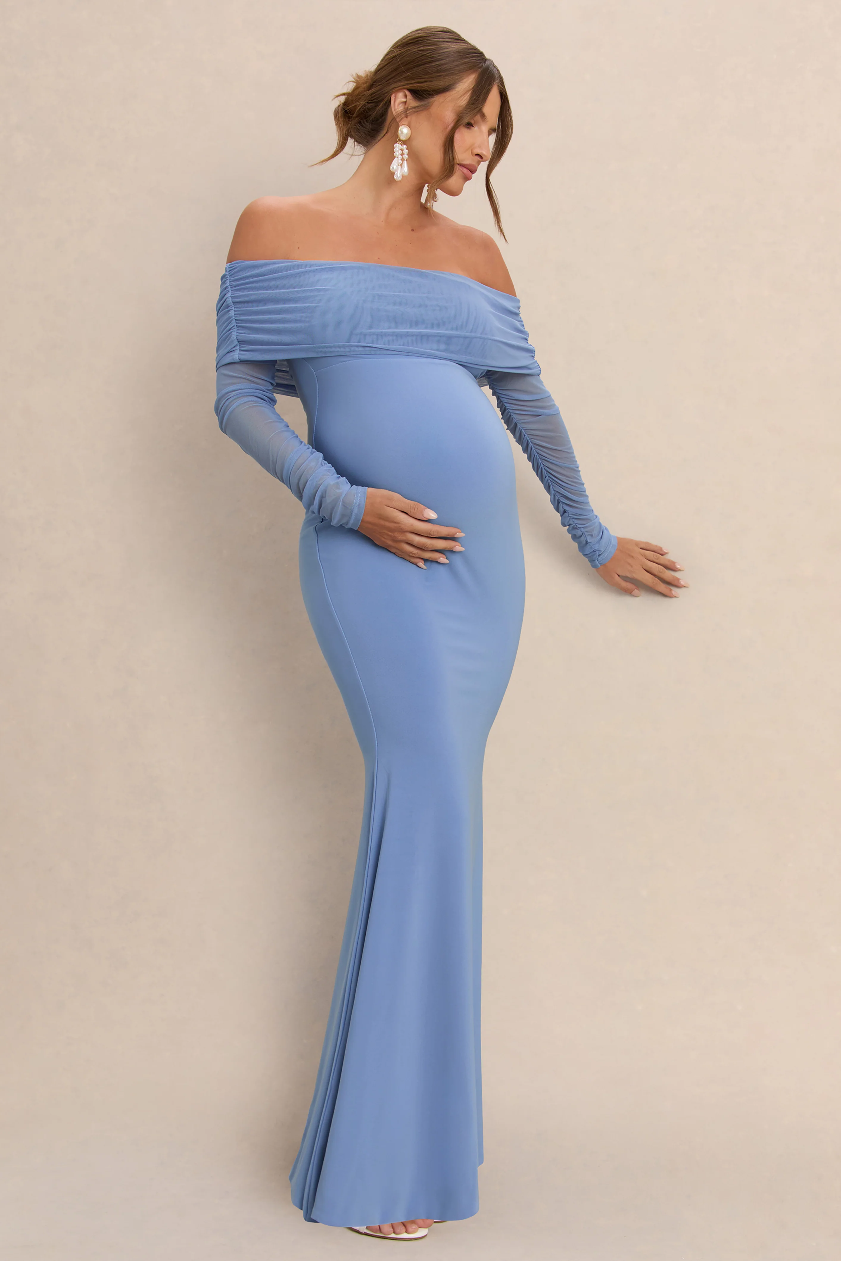 Pretty Perfect | Poederblauwe Zwangerschaps Gerimpeld Mesh Bardot Maxi Jurk - Image 3