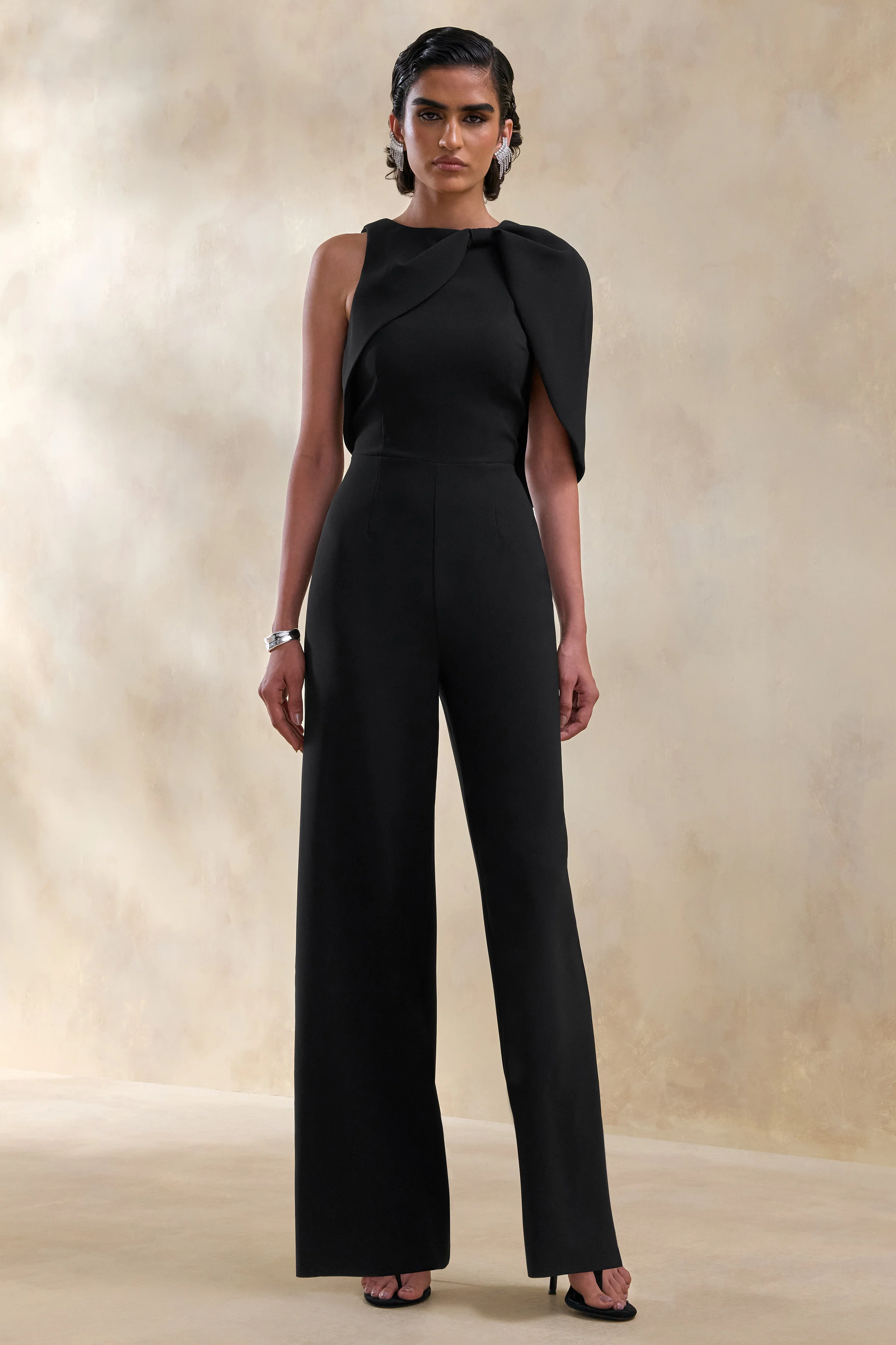 Quinley | Zwarte Jumpsuit Met Asymmetrische Hals En Cape Mouwen - Image 6