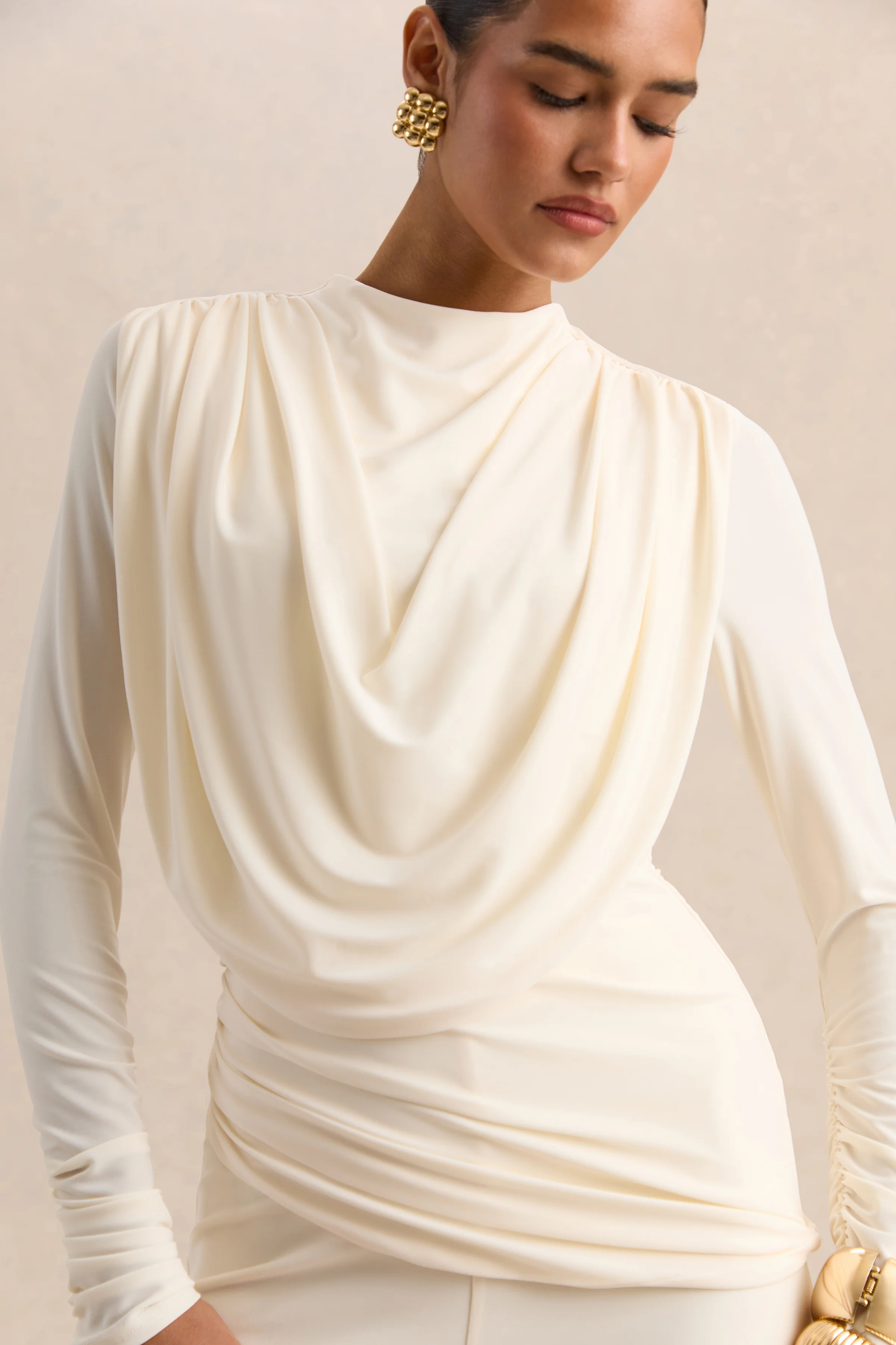 Raniella | Witte Top met Hoge Hals en Gerimpelde en Draperende Details - Image 4